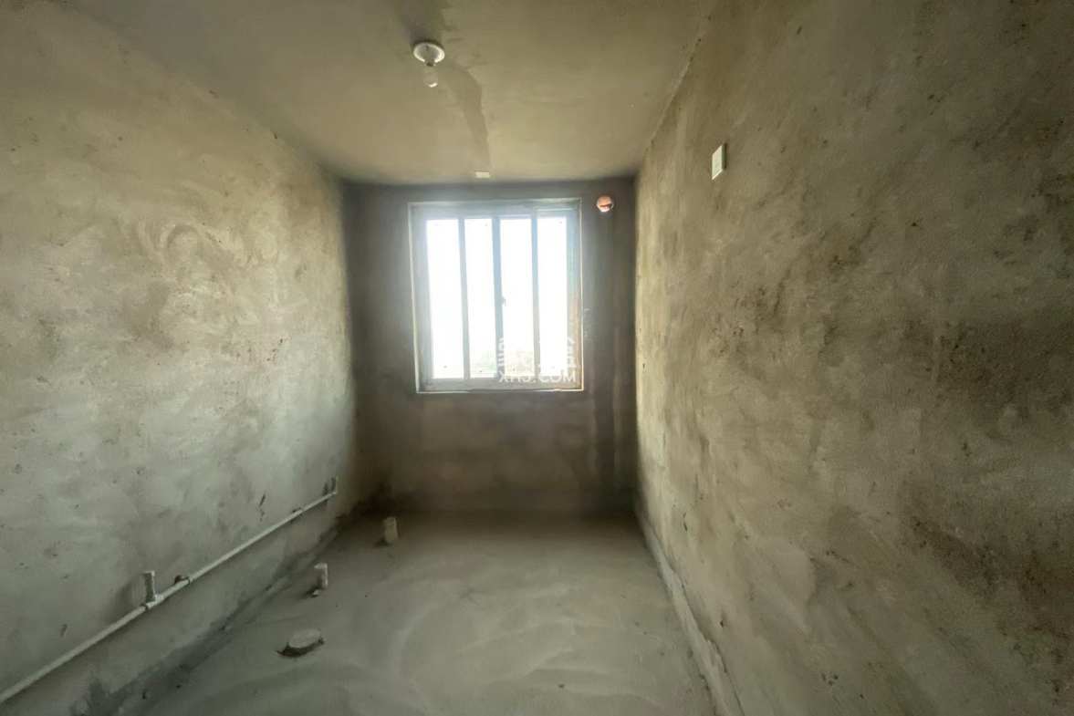 康馨佳园  4室2厅2卫    70.0万 康馨佳园  4室2厅2卫    70.0万室内图