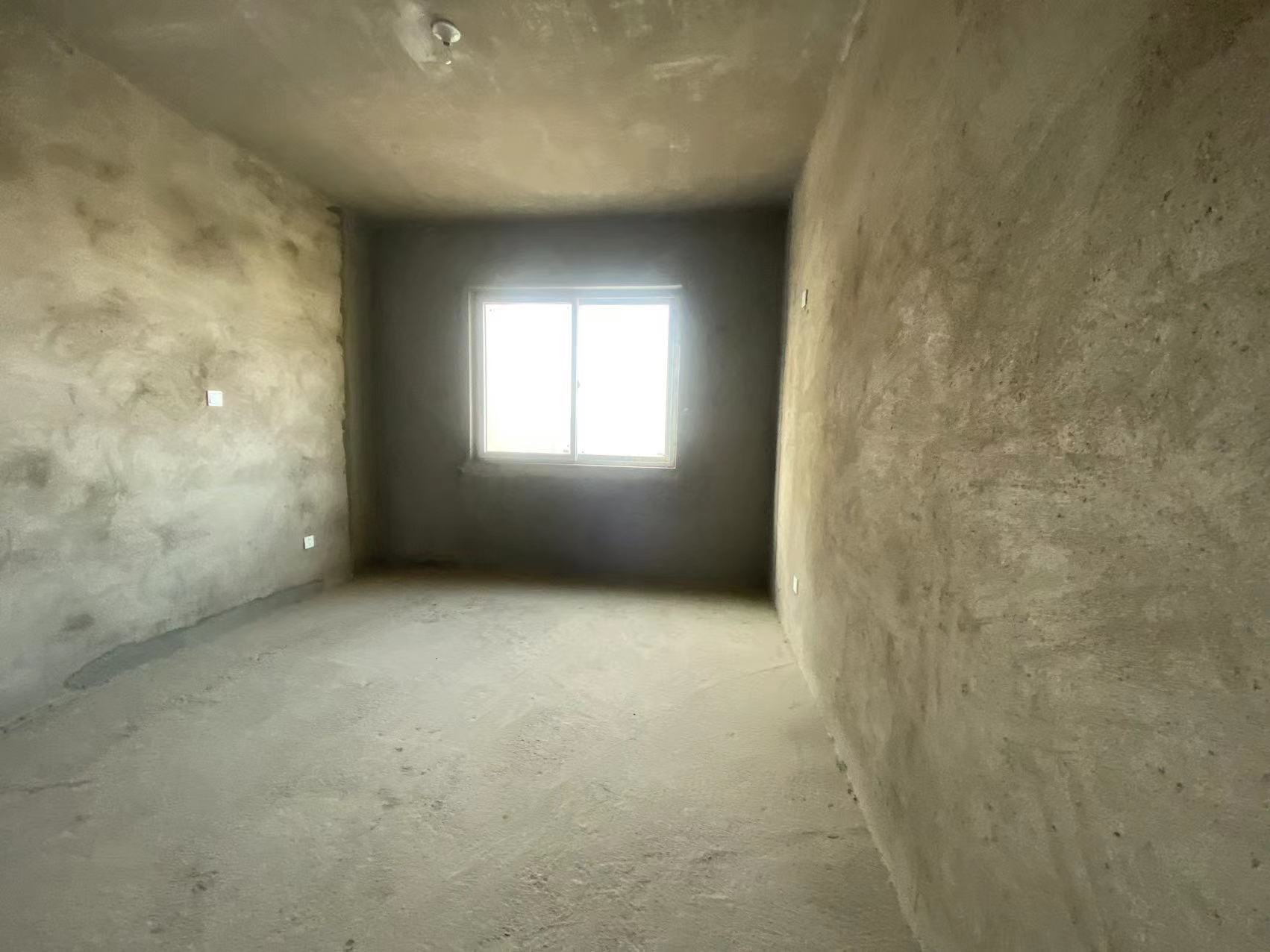 康馨佳园  4室2厅2卫    70.0万 康馨佳园  4室2厅2卫    70.0万室内图