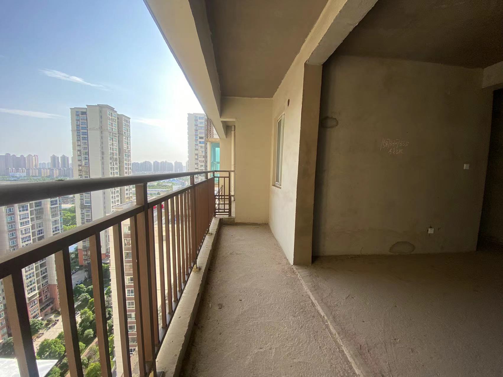 康馨佳园  4室2厅2卫    70.0万 康馨佳园  4室2厅2卫    70.0万室内图