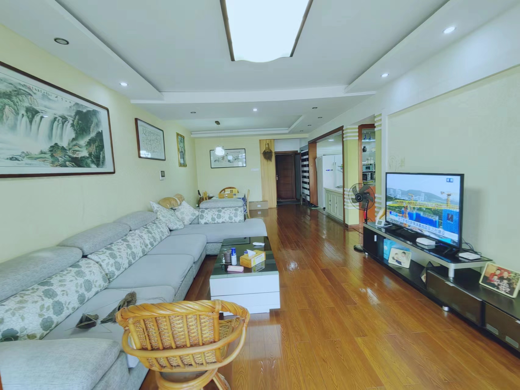 九九华帝  3室2厅2卫   68.00万 九九华帝  3室2厅2卫   68.00万室内图