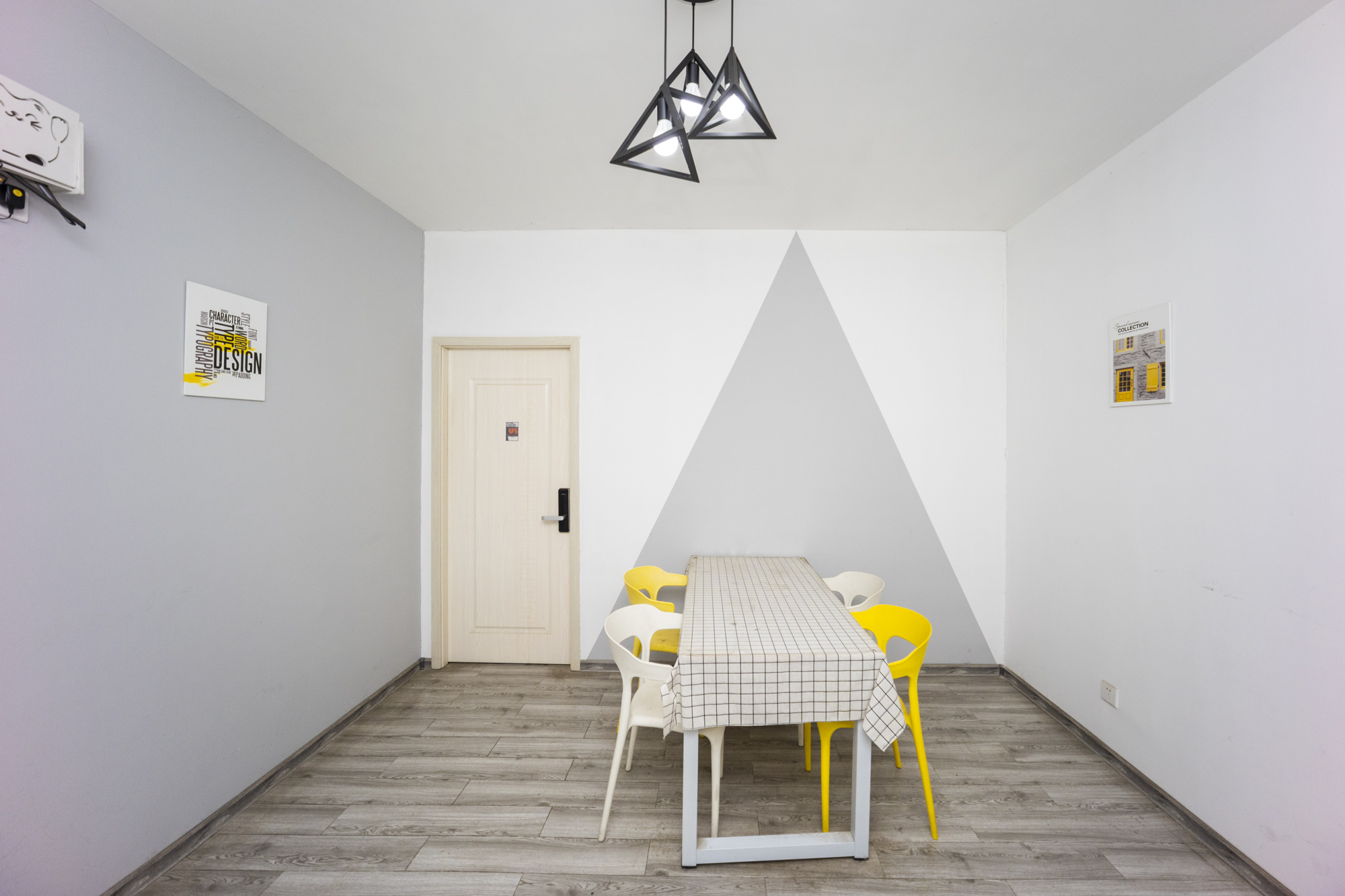 绿地海外滩一期  4室2厅2卫    91.8万室内图1