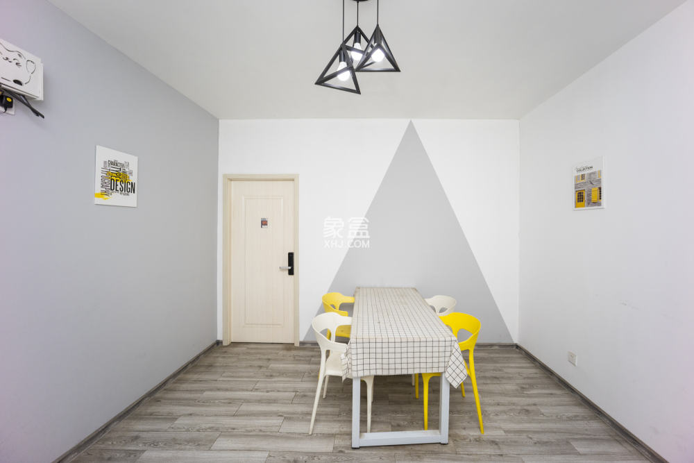 绿地海外滩一期 4室2厅2卫 91.8万