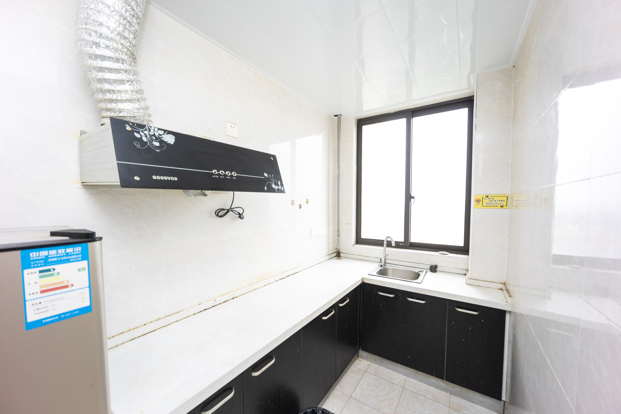 绿地海外滩一期  4室2厅2卫    91.8万厨房