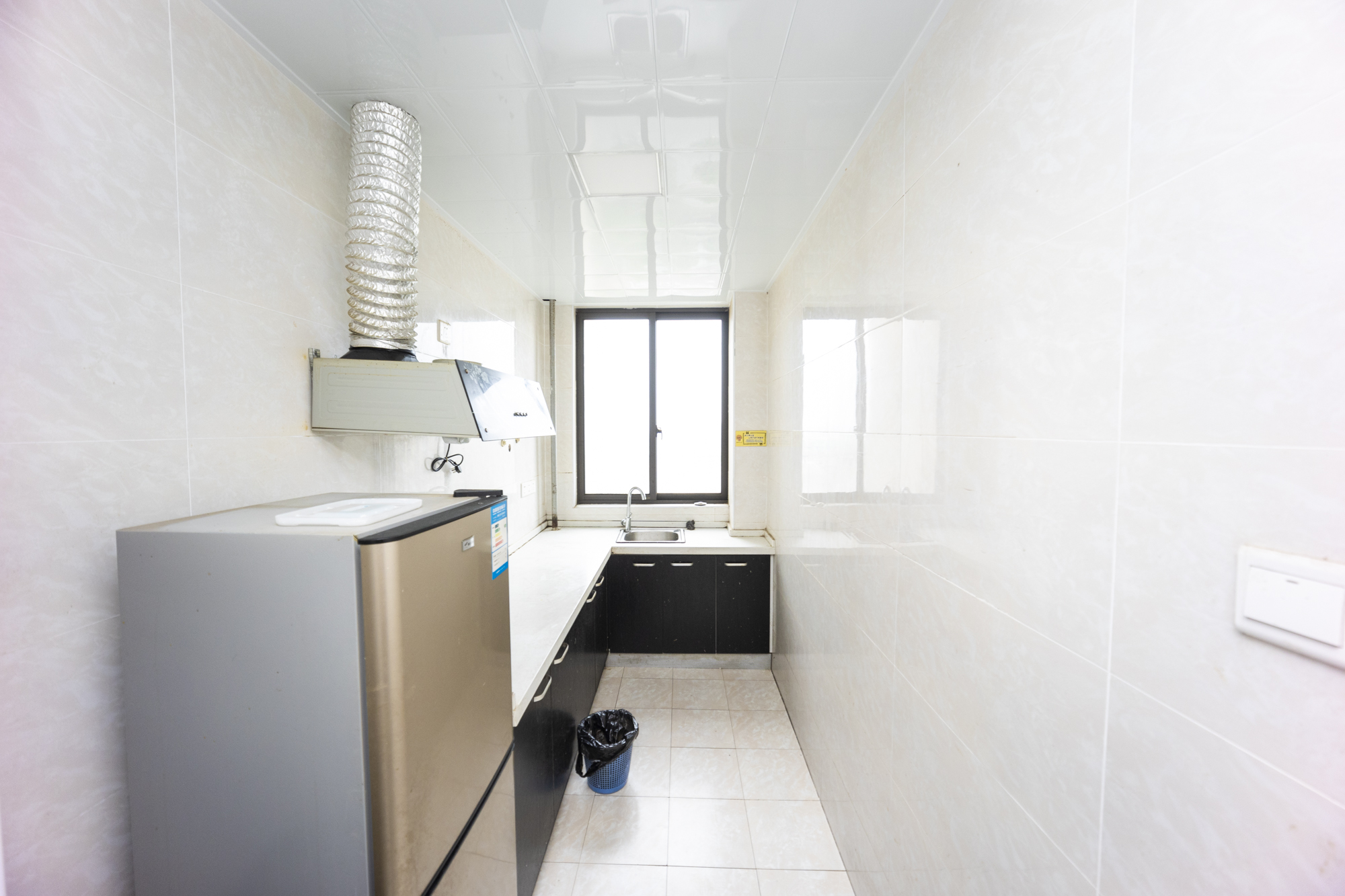 绿地海外滩一期  4室2厅2卫    91.8万厨房