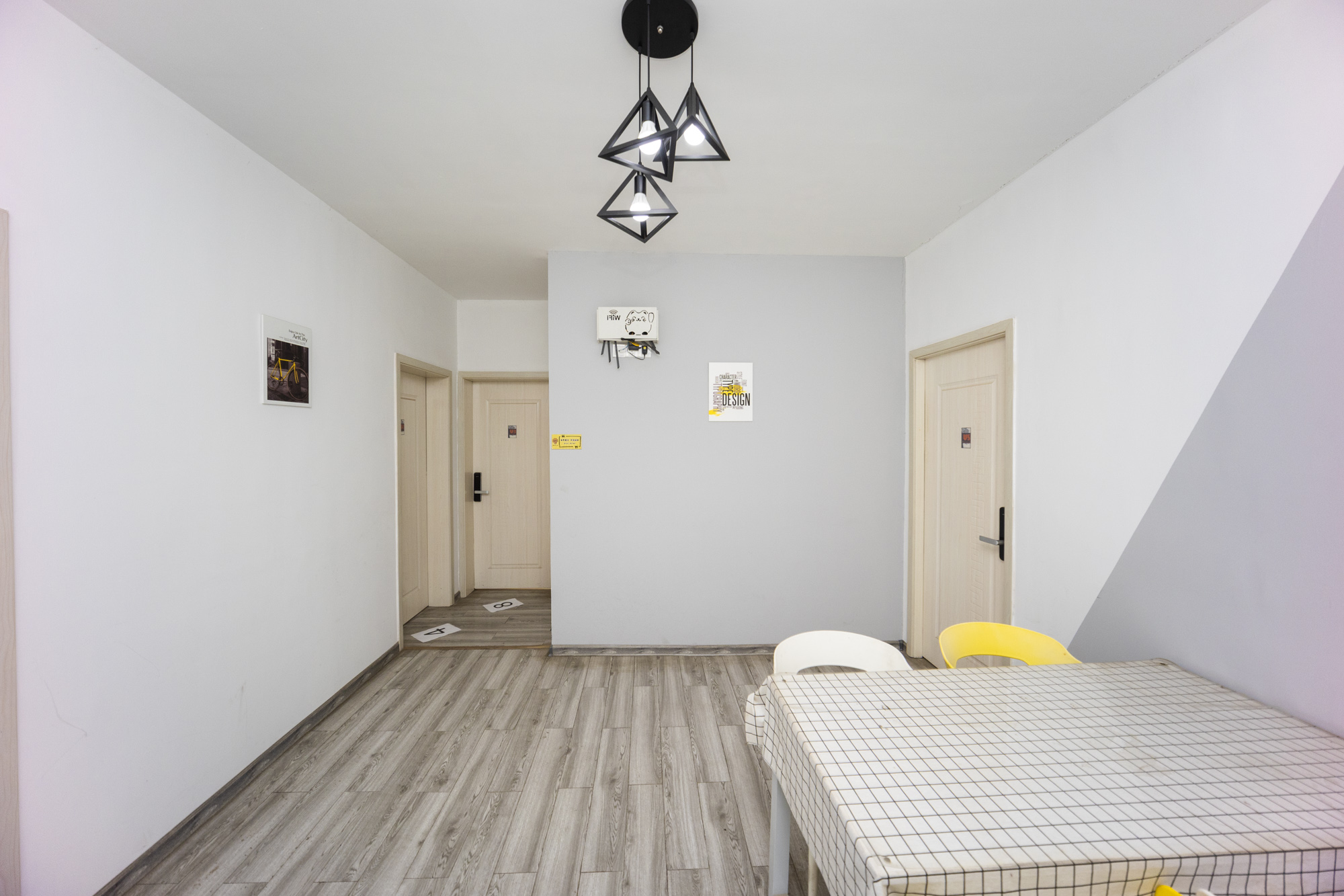 绿地海外滩一期  4室2厅2卫    91.8万客厅