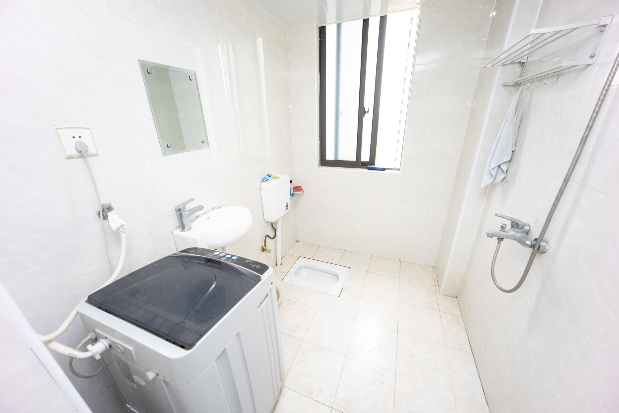 绿地海外滩一期  4室2厅2卫    91.8万卫生间