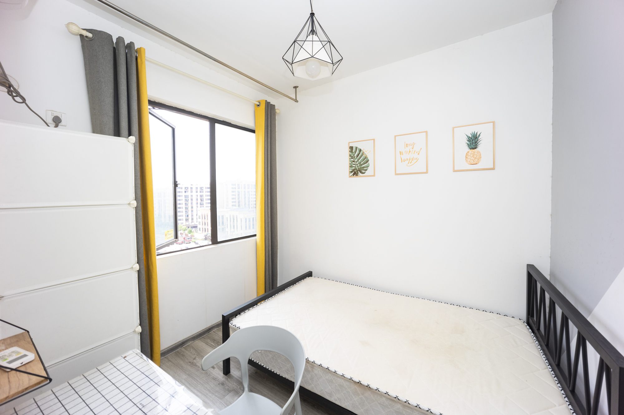 绿地海外滩一期  4室2厅2卫    91.8万其他