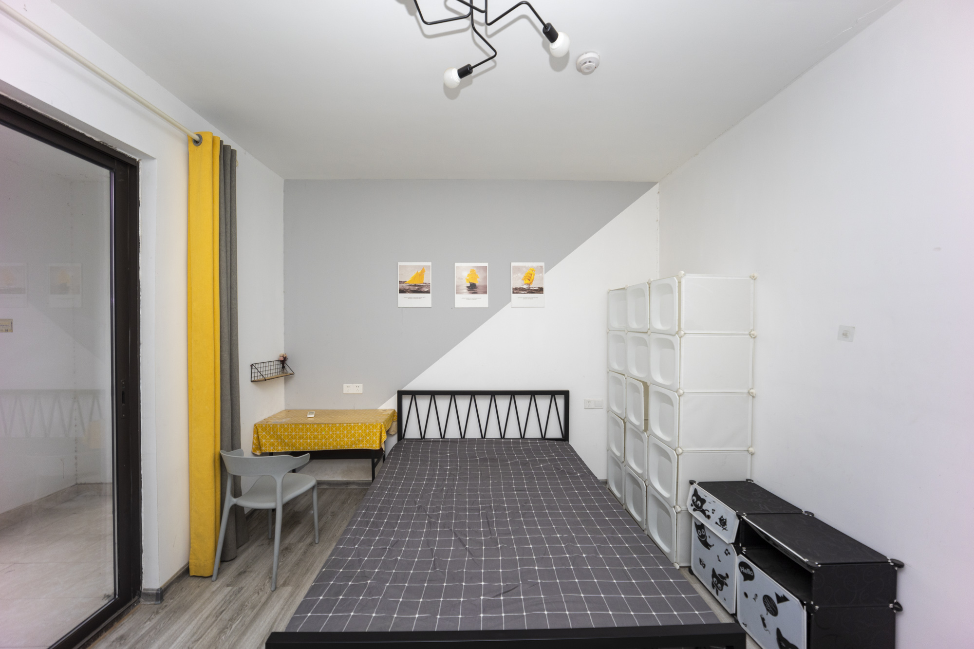 绿地海外滩一期  4室2厅2卫    91.8万卧室