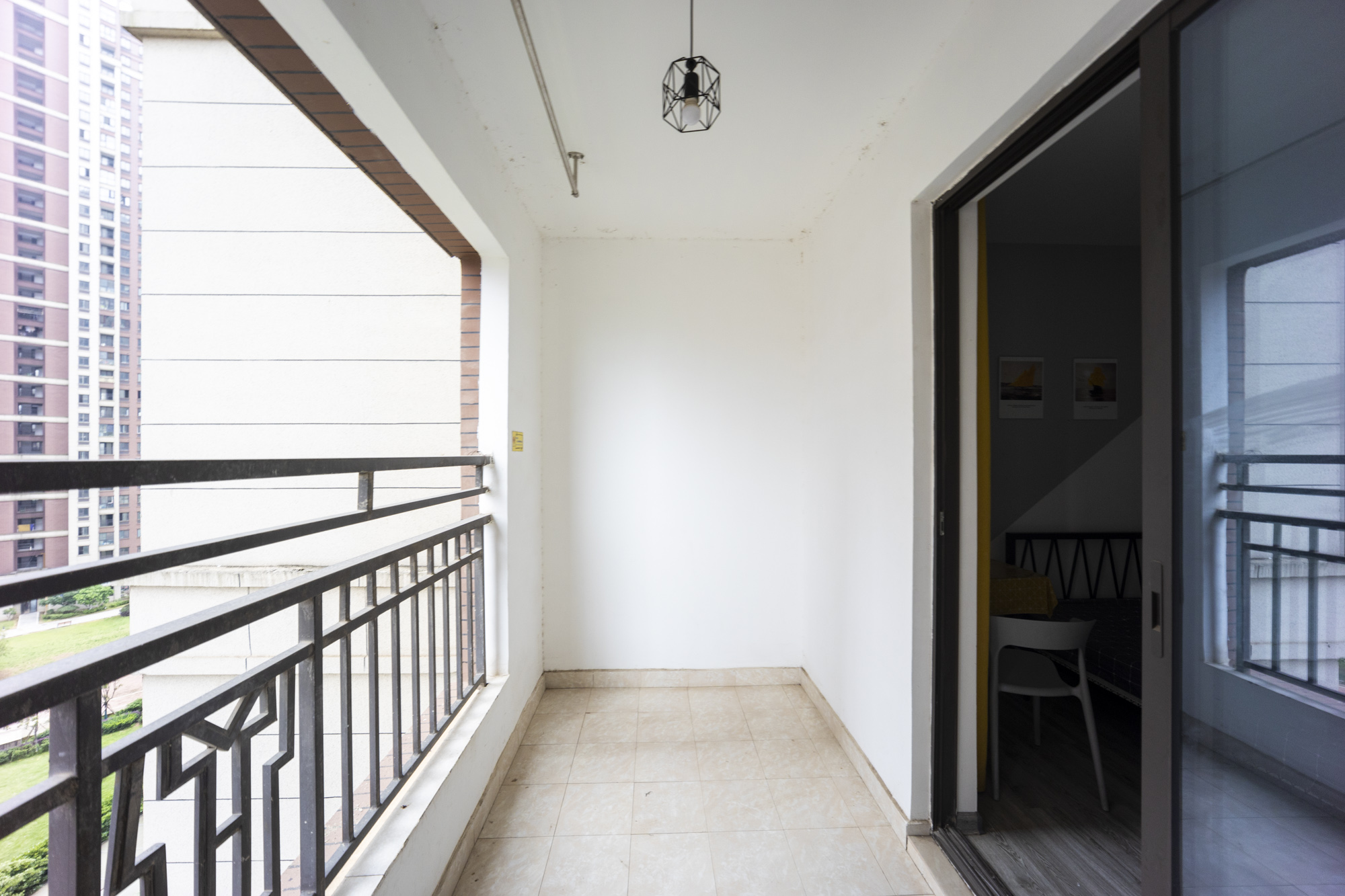 绿地海外滩一期  4室2厅2卫    91.8万阳台