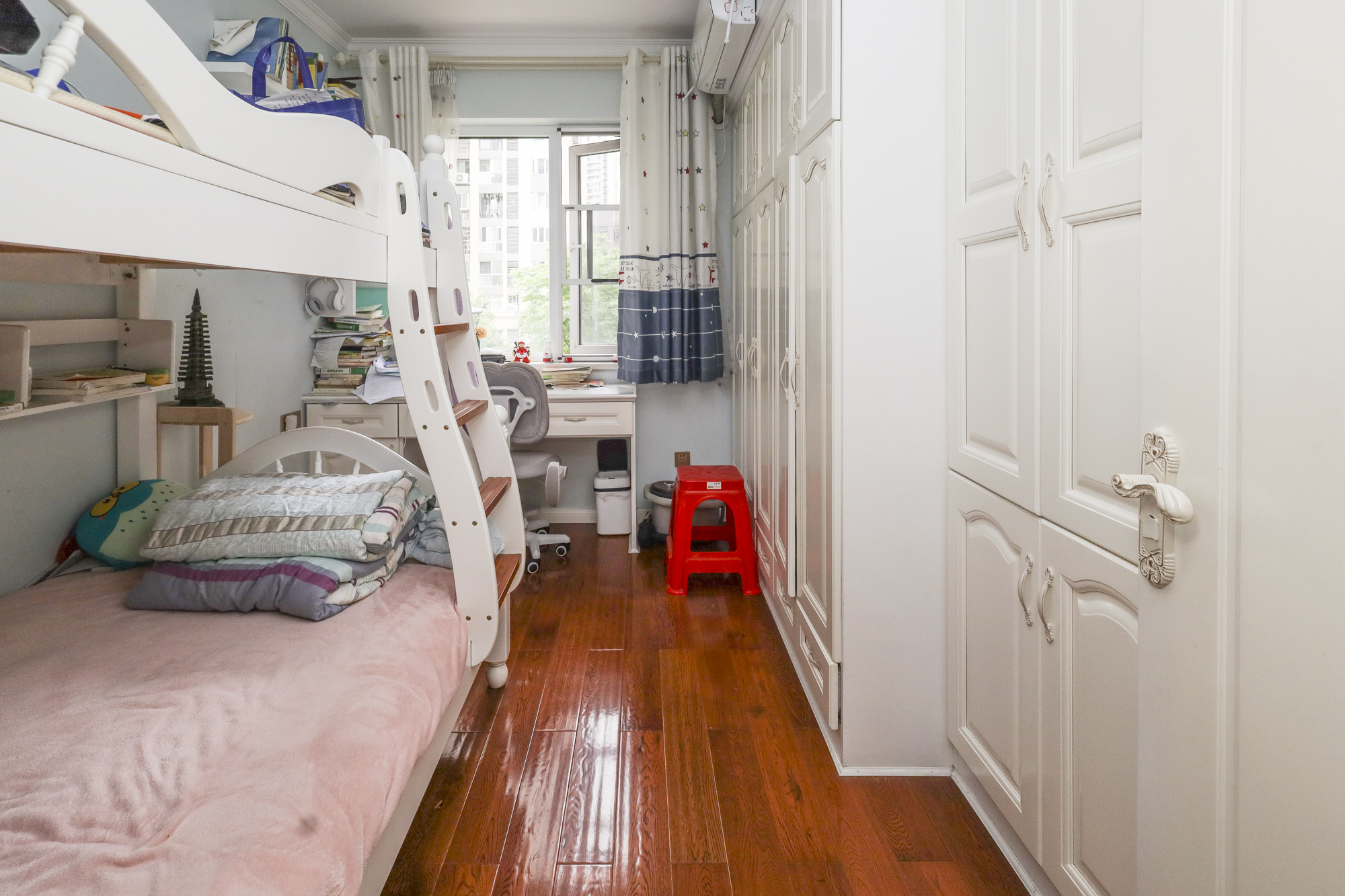 当代滨江MOMA  3室2厅2卫   139.00万卧室