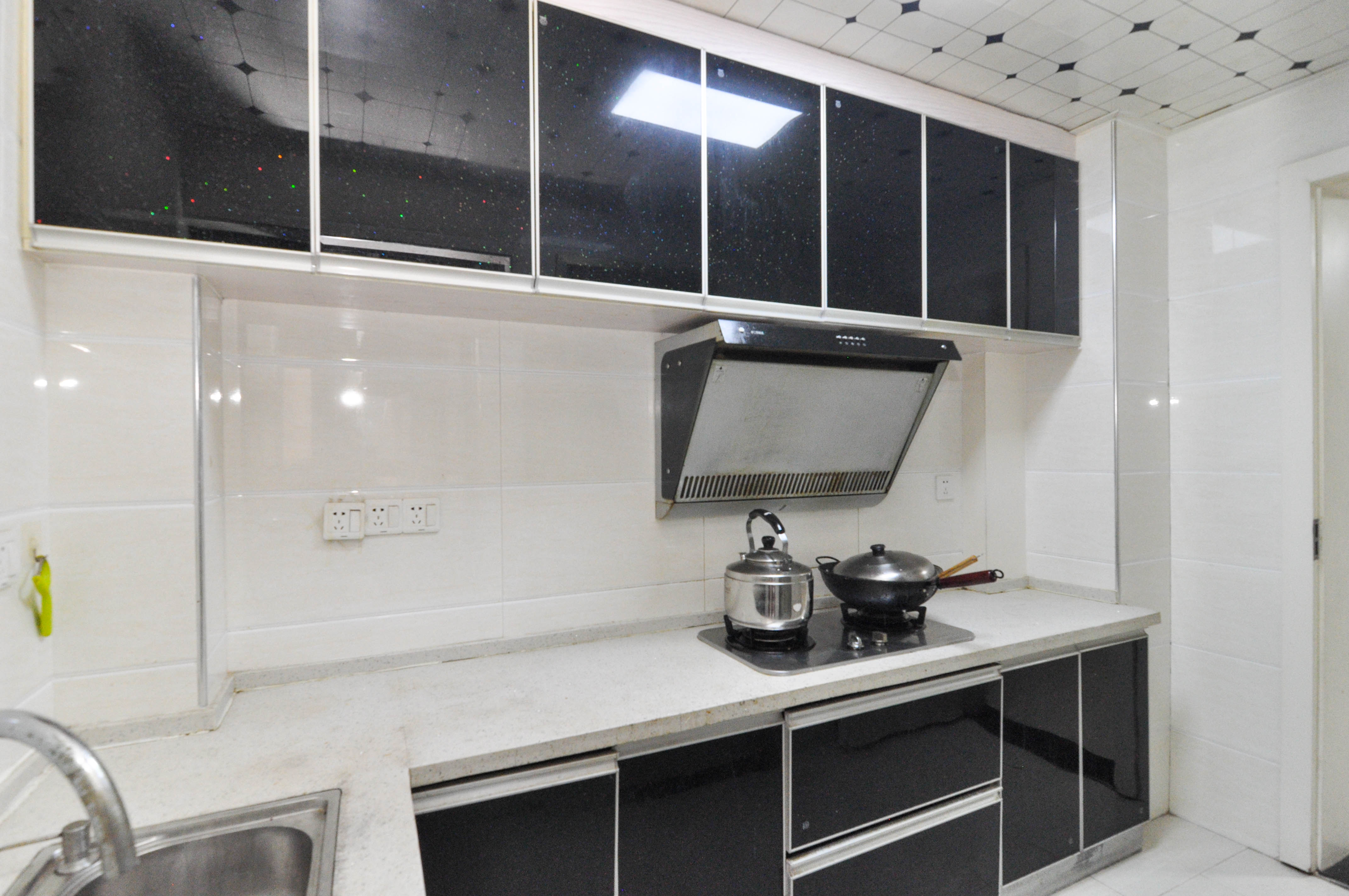 麓谷明珠 2室2厅1卫 68.0万 麓谷明珠 2室2厅1卫 68.0万厨房