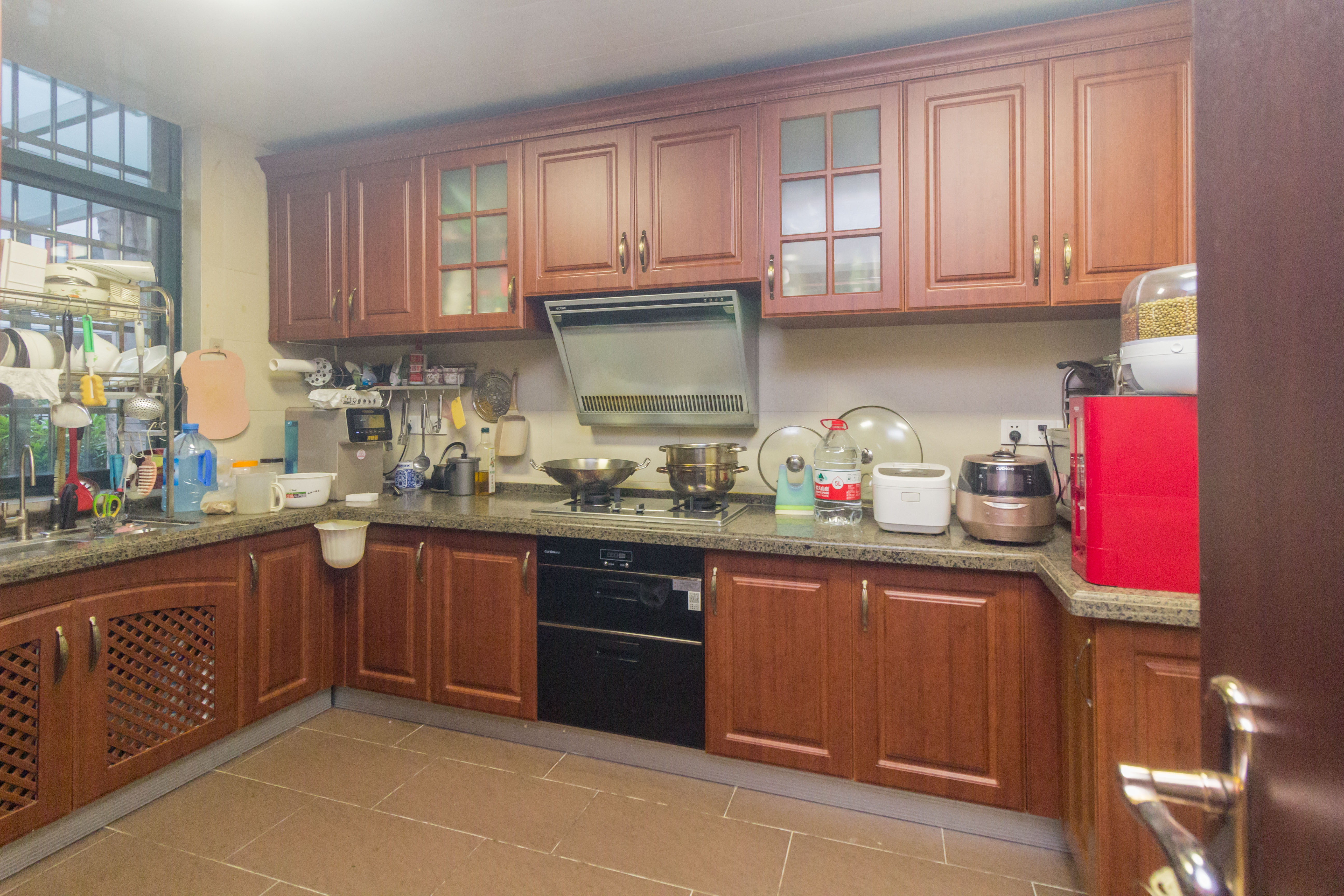 东业早安星城 5室2厅2卫 367.90万 东业早安星城 5室2厅2卫 367.90万厨房