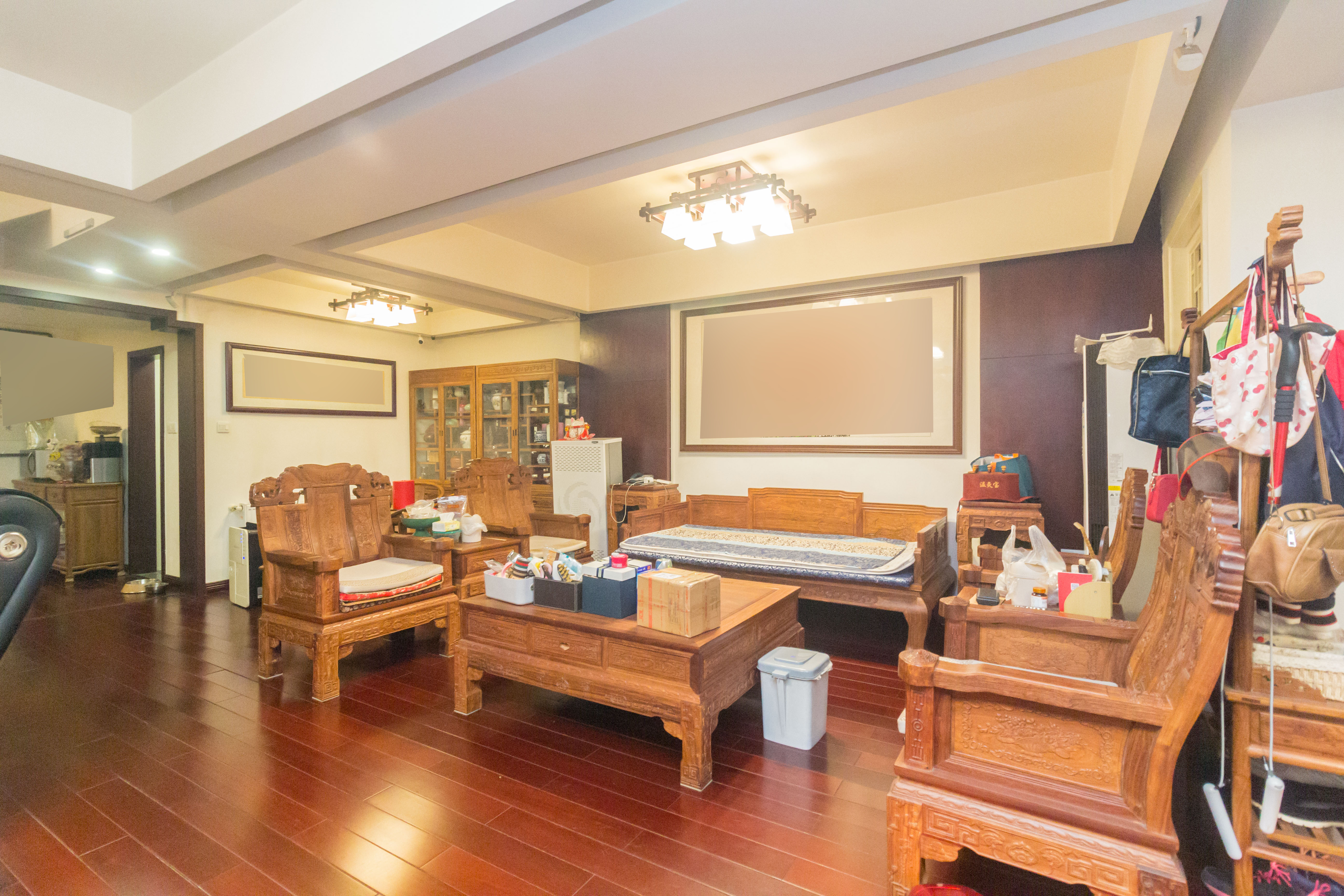 东业早安星城 5室2厅2卫 367.90万 东业早安星城 5室2厅2卫 367.90万客厅