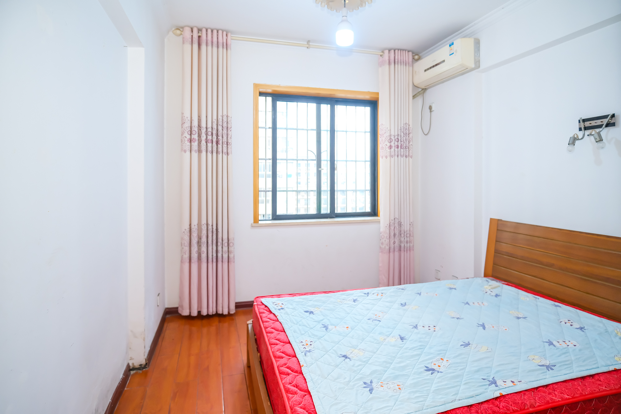 尚都花园城 3室2厅2卫 72.80万 尚都花园城 3室2厅2卫 72.80万卧室