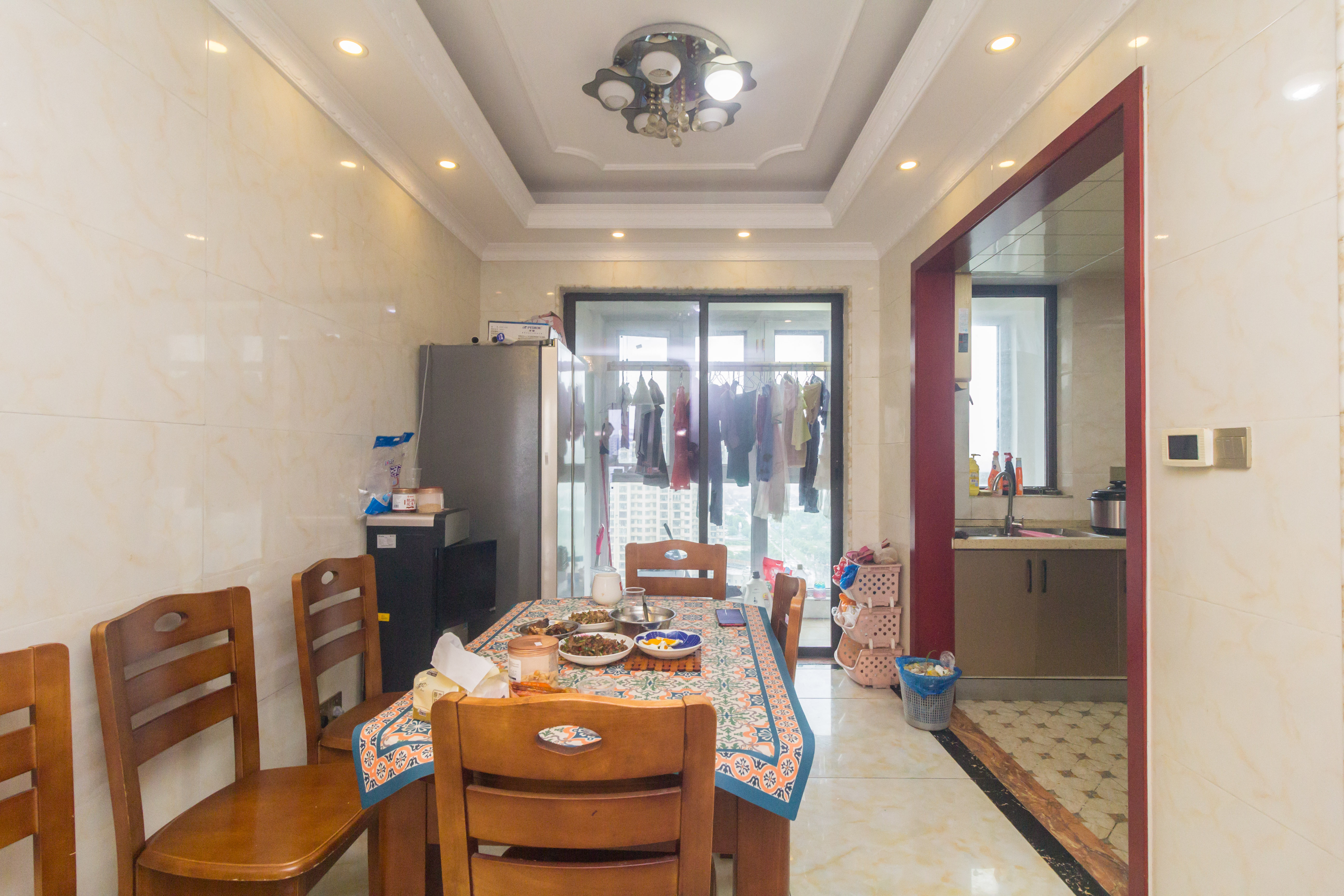 芙蓉万国城MOMA(卓越汇富苑) 3室2厅2卫 85.00万 芙蓉万国城MOMA(卓越汇富苑) 3室2厅2卫 85.00万客厅