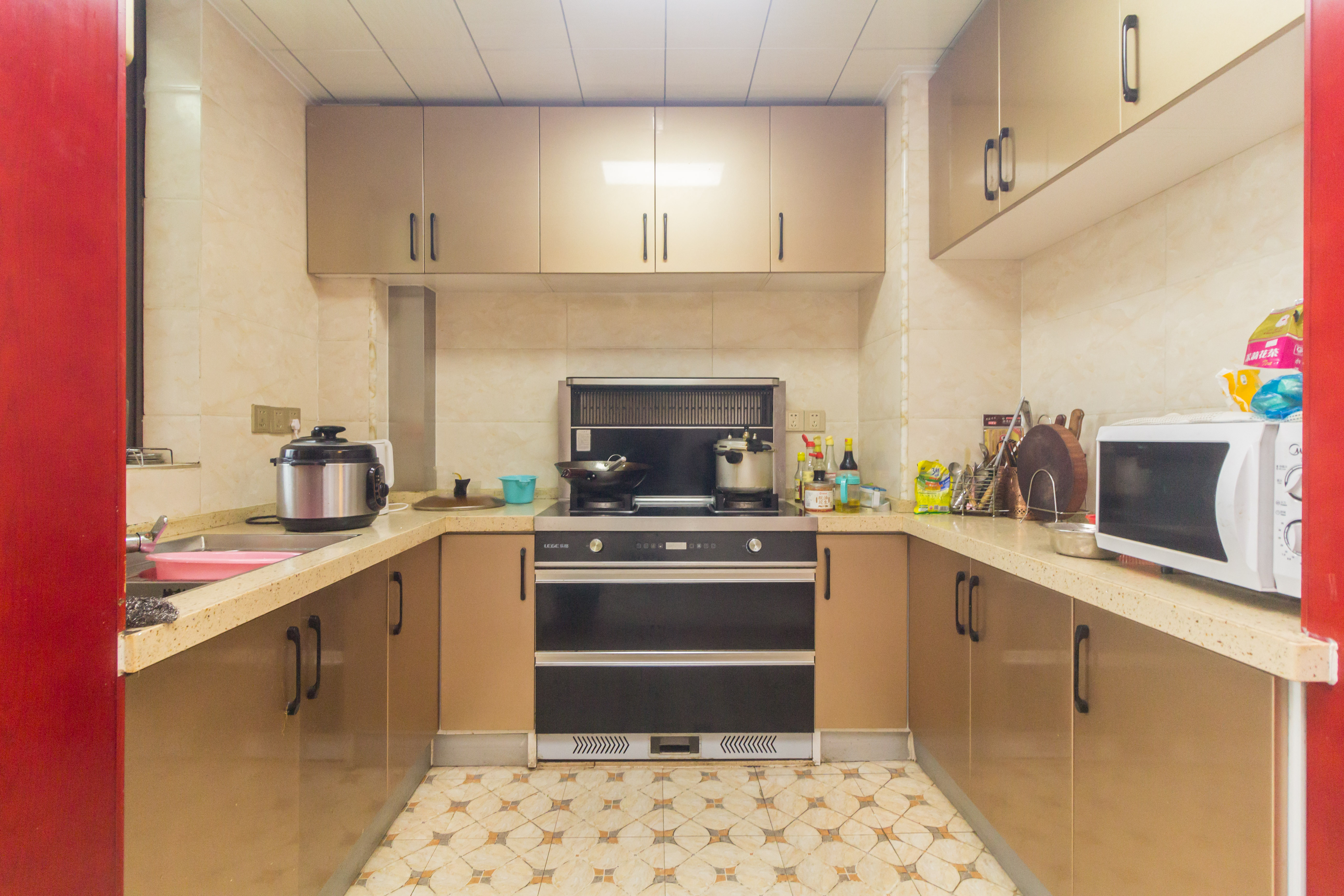 芙蓉万国城MOMA(卓越汇富苑) 3室2厅2卫 85.00万 芙蓉万国城MOMA(卓越汇富苑) 3室2厅2卫 85.00万厨房