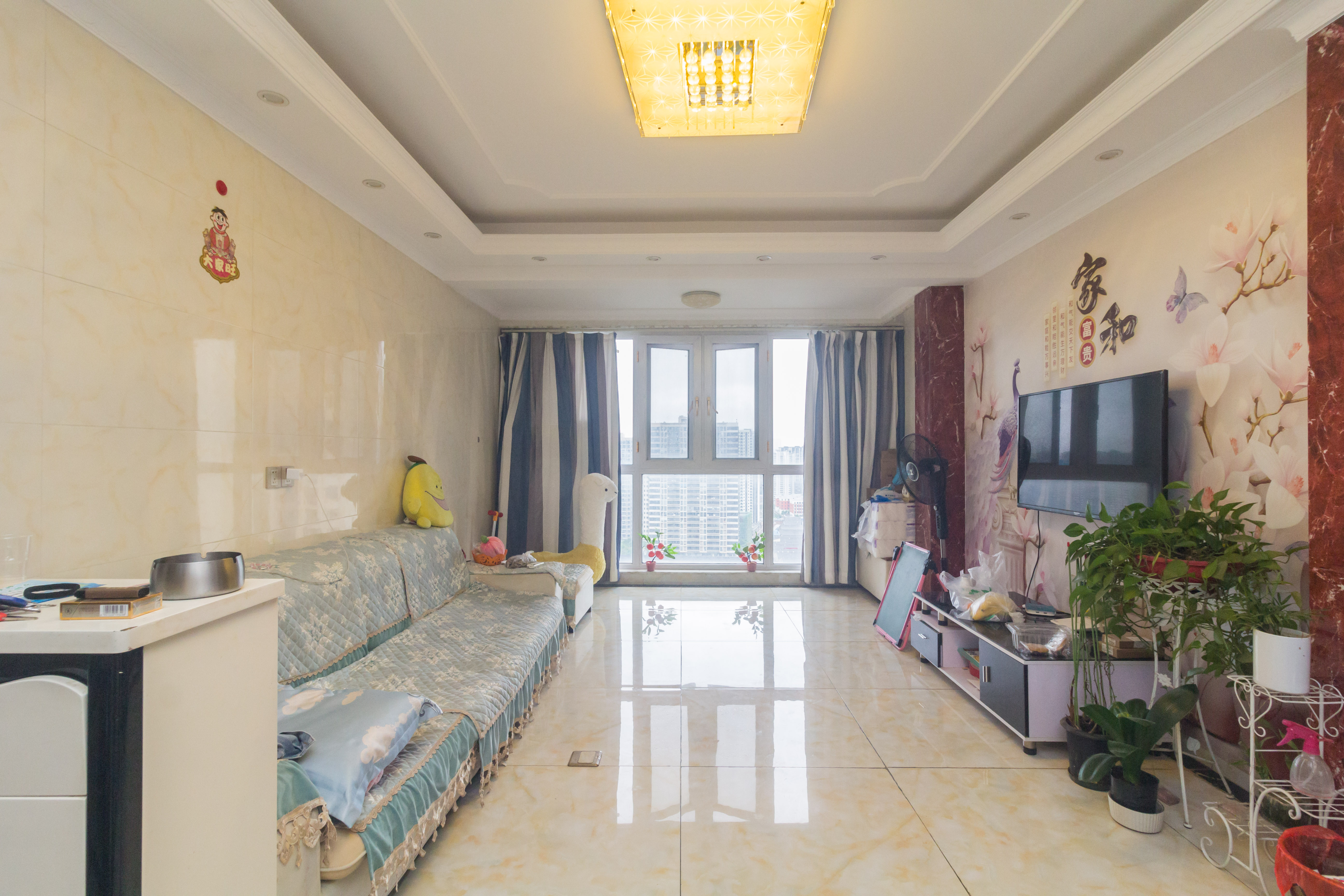 芙蓉万国城MOMA(卓越汇富苑) 3室2厅2卫 85.00万 芙蓉万国城MOMA(卓越汇富苑) 3室2厅2卫 85.00万客厅