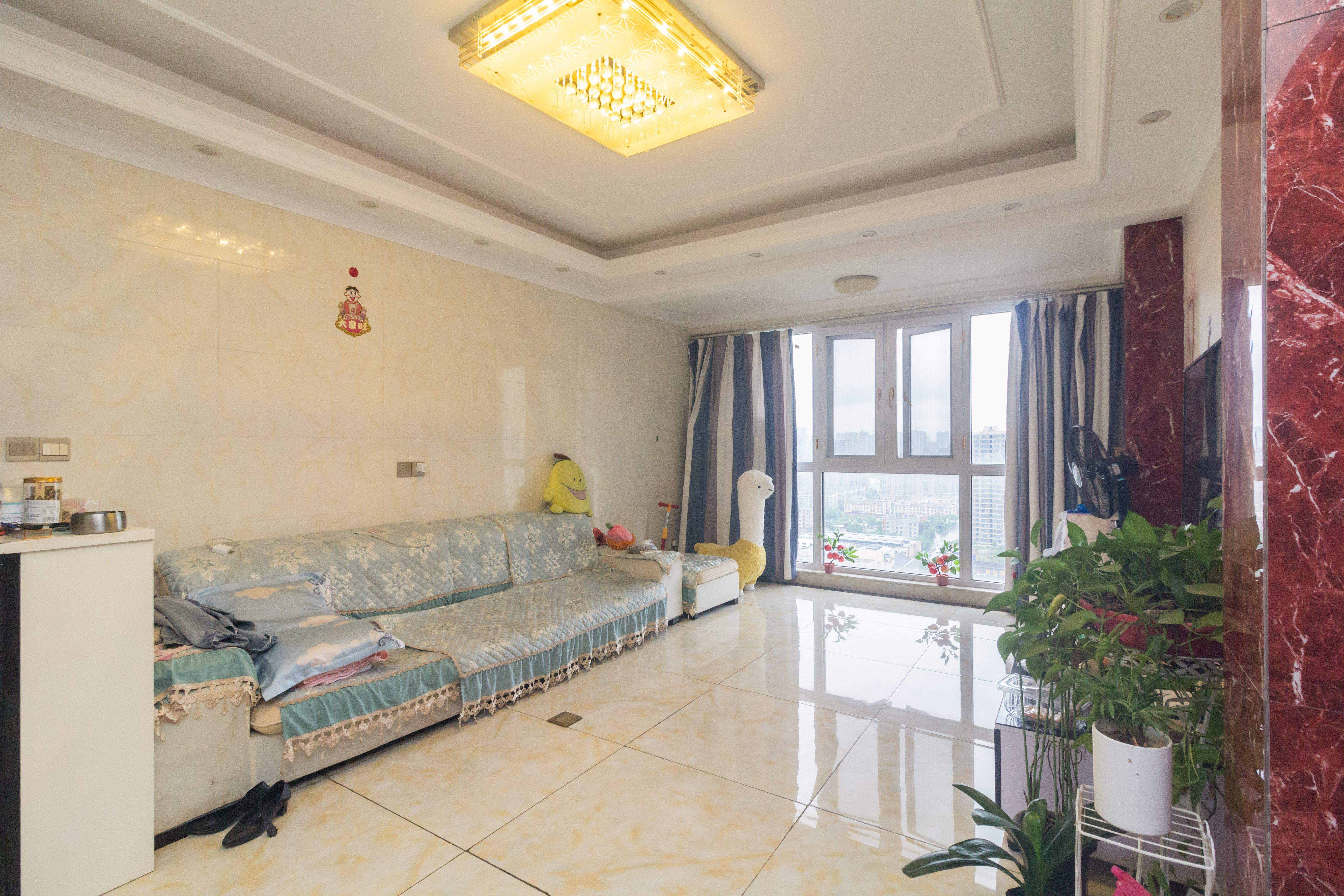 芙蓉万国城MOMA(卓越汇富苑) 3室2厅2卫 85.00万 芙蓉万国城MOMA(卓越汇富苑) 3室2厅2卫 85.00万客厅