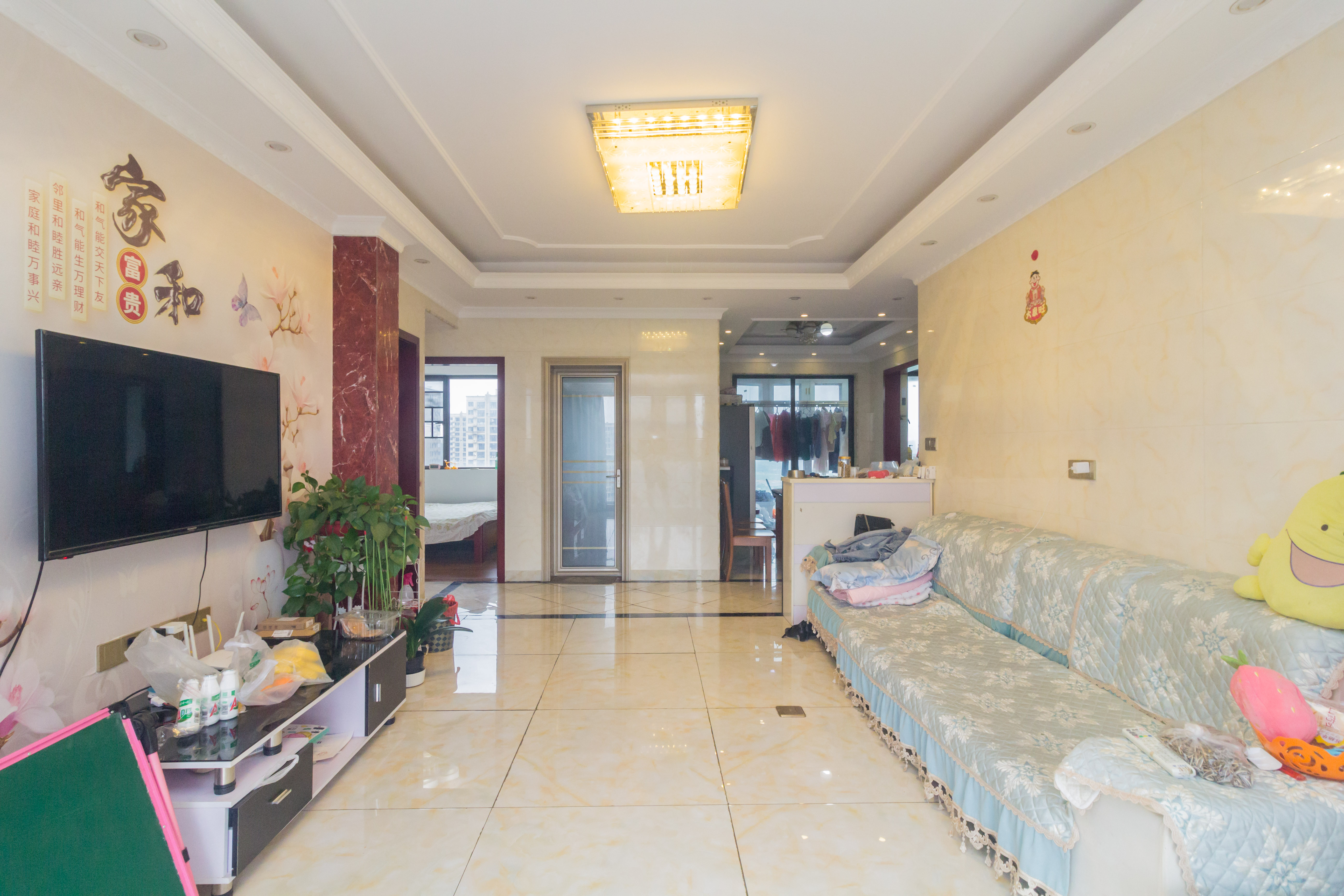 芙蓉万国城MOMA(卓越汇富苑) 3室2厅2卫 85.00万 芙蓉万国城MOMA(卓越汇富苑) 3室2厅2卫 85.00万客厅