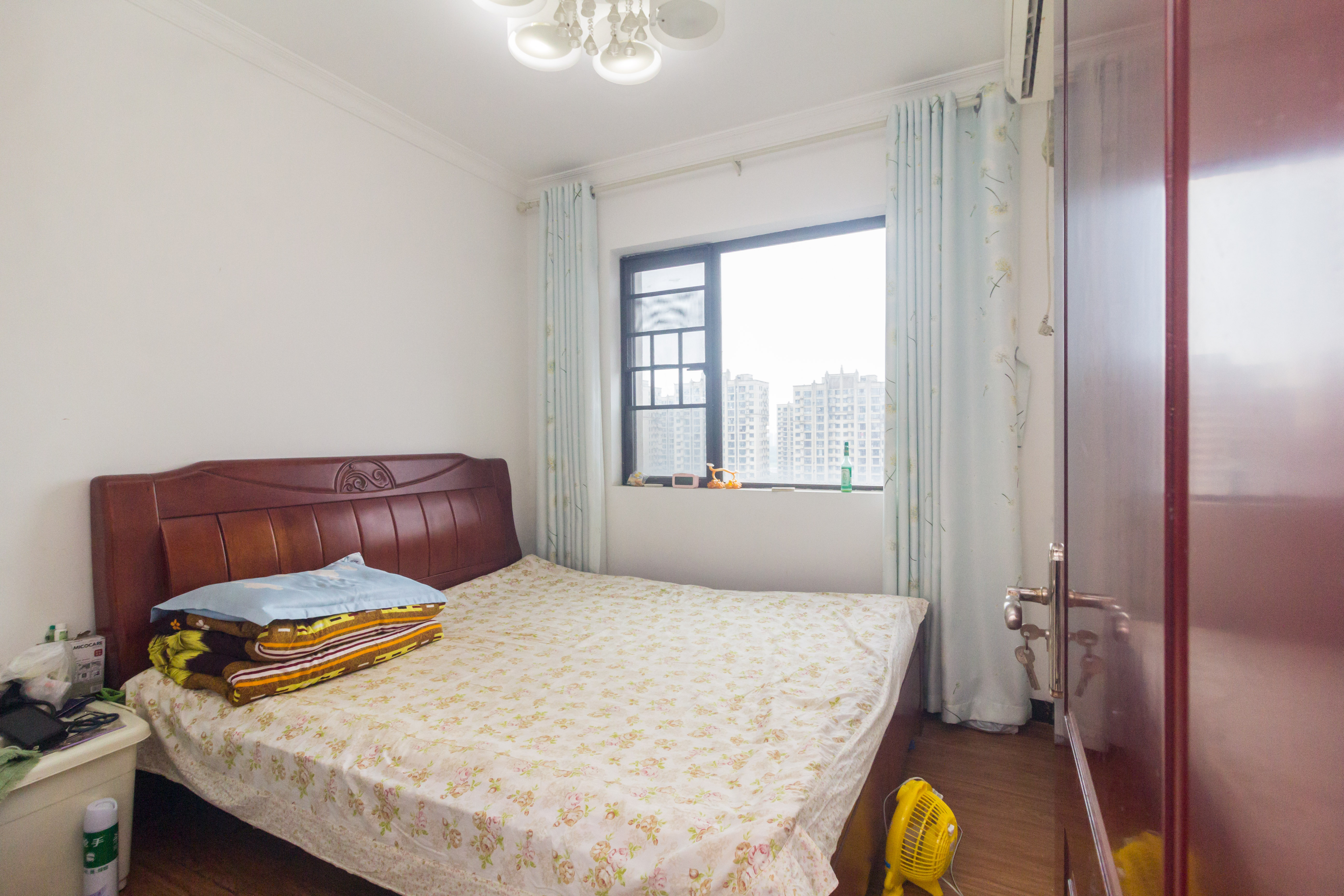 芙蓉万国城MOMA（卓越汇富苑）  3室2厅2卫   85.00万卧室