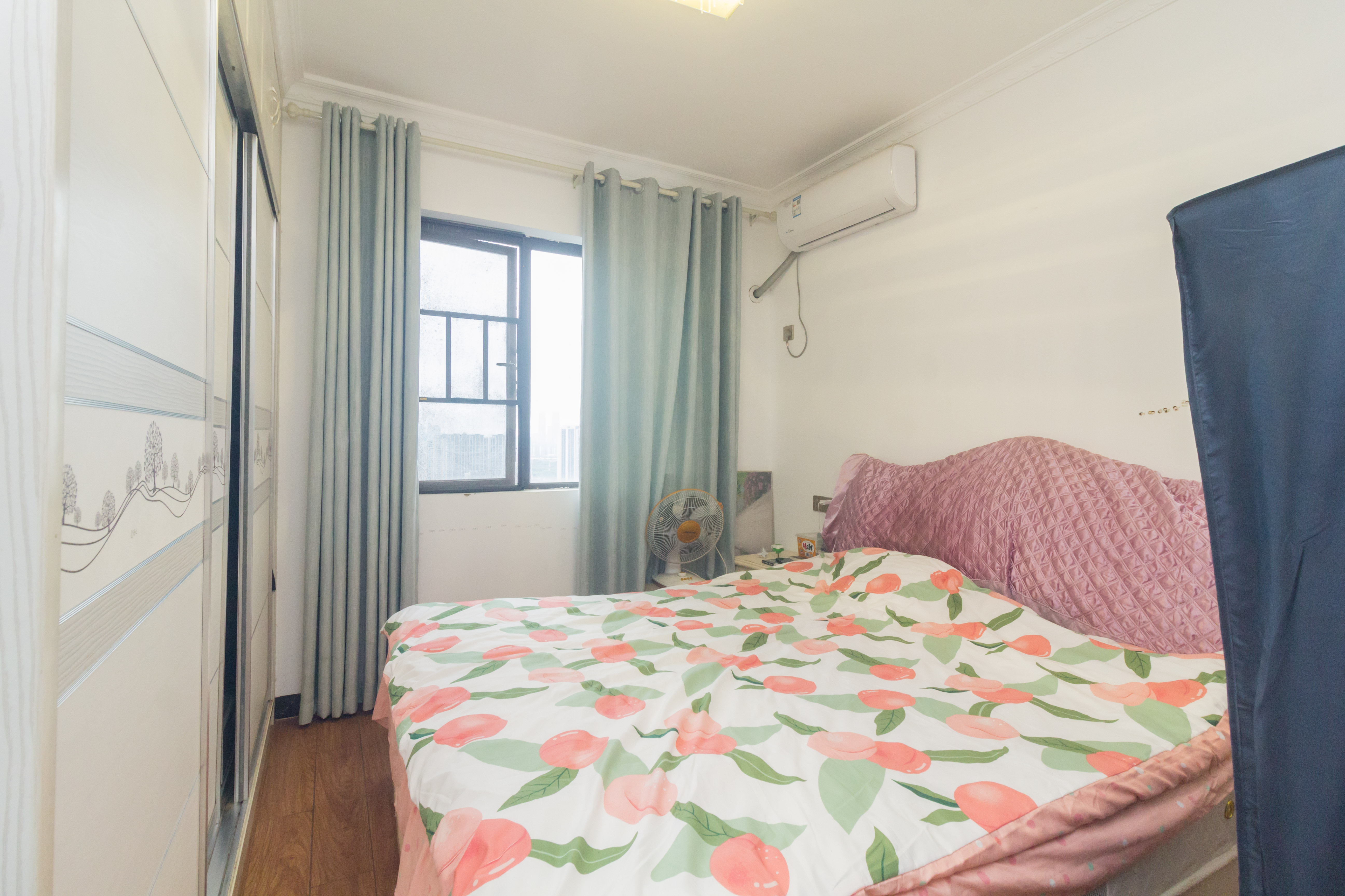 芙蓉万国城MOMA（卓越汇富苑）  3室2厅2卫   85.00万卧室