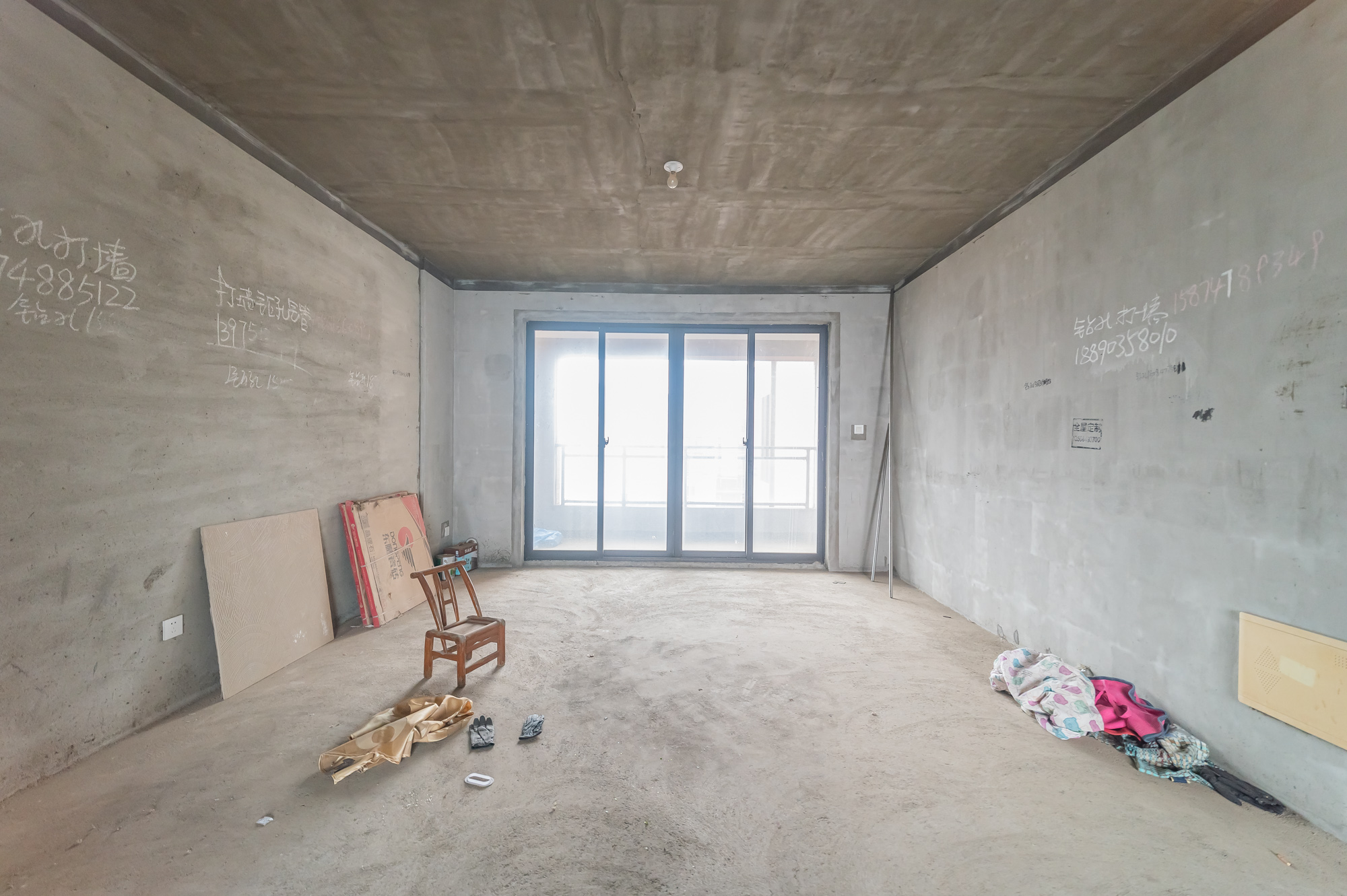 未来漫城 4室2厅2卫 141.00万 未来漫城 4室2厅2卫 141.00万客厅