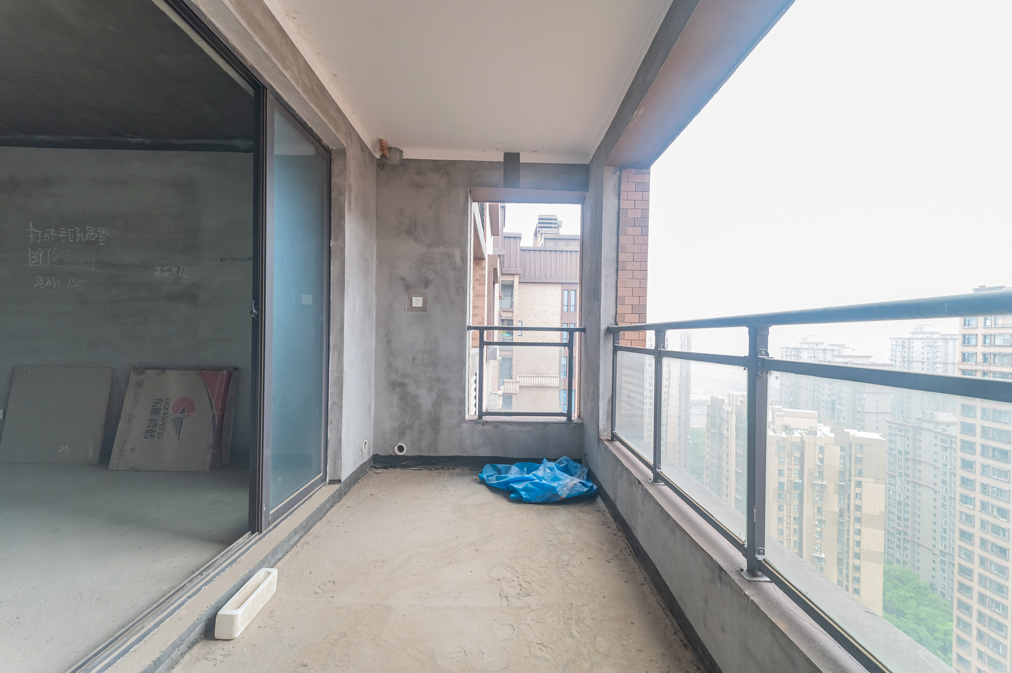 未来漫城 4室2厅2卫 141.00万 未来漫城 4室2厅2卫 141.00万阳台