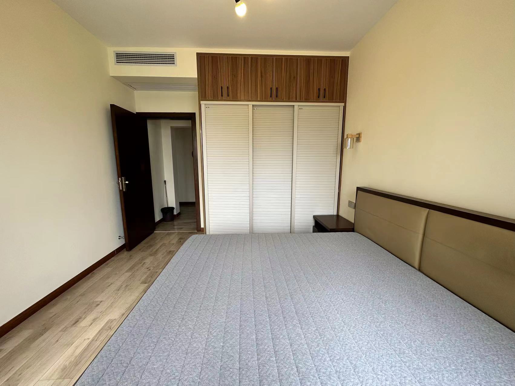 中泰财富湘江  3室2厅2卫   90.00万 中泰财富湘江  3室2厅2卫   90.00万室内图