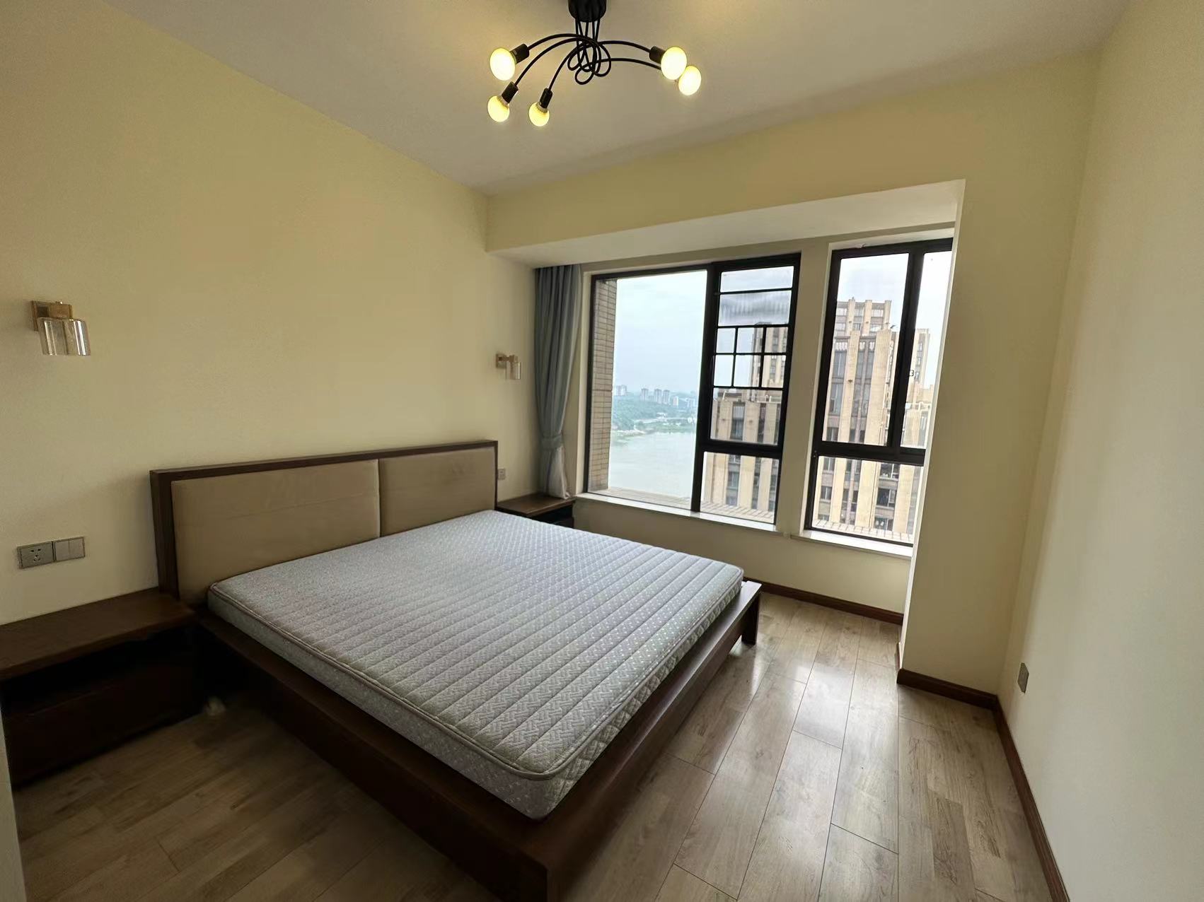 中泰财富湘江  3室2厅2卫   90.00万 中泰财富湘江  3室2厅2卫   90.00万室内图