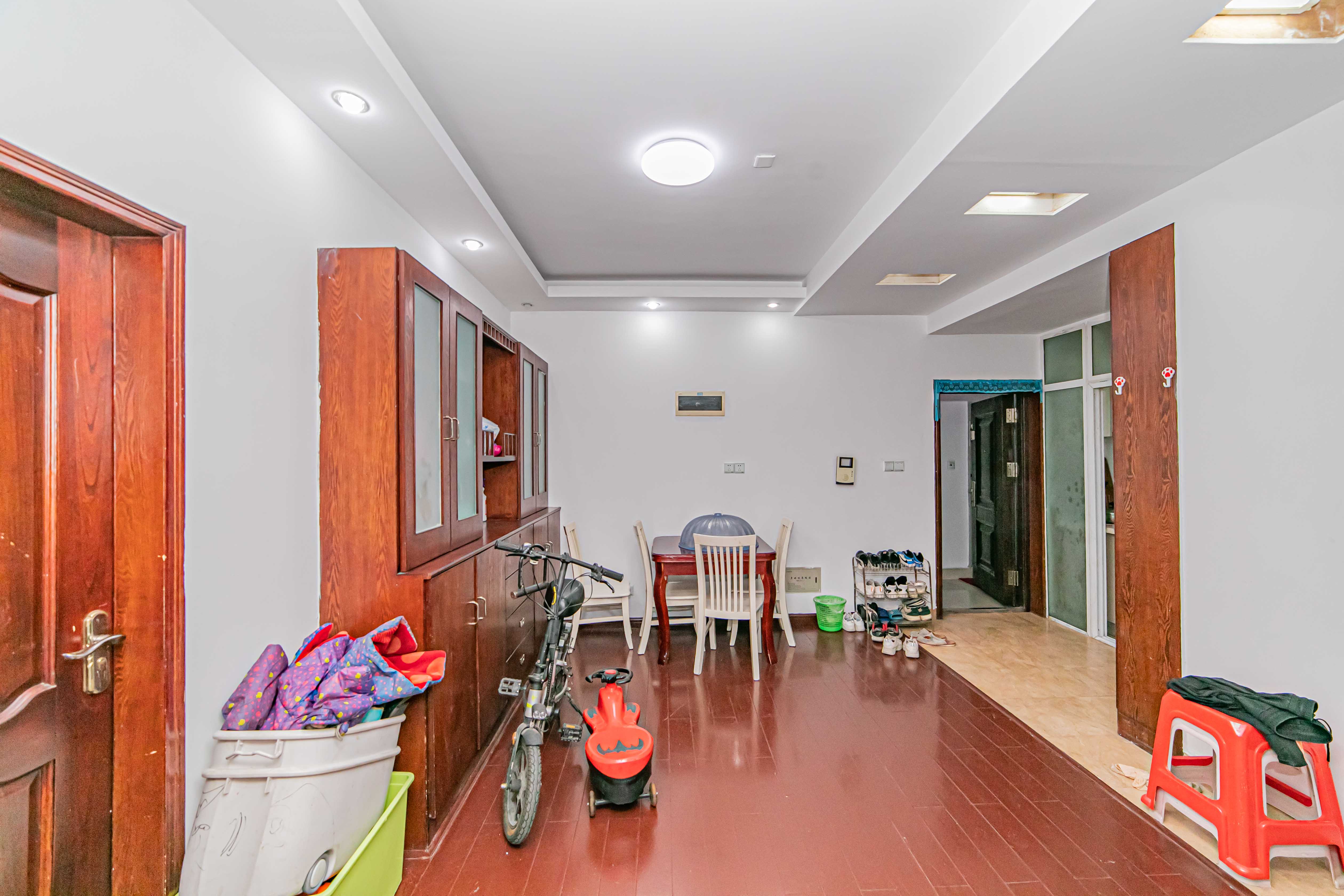 凯乐国际城  2室2厅1卫    120.0万客厅