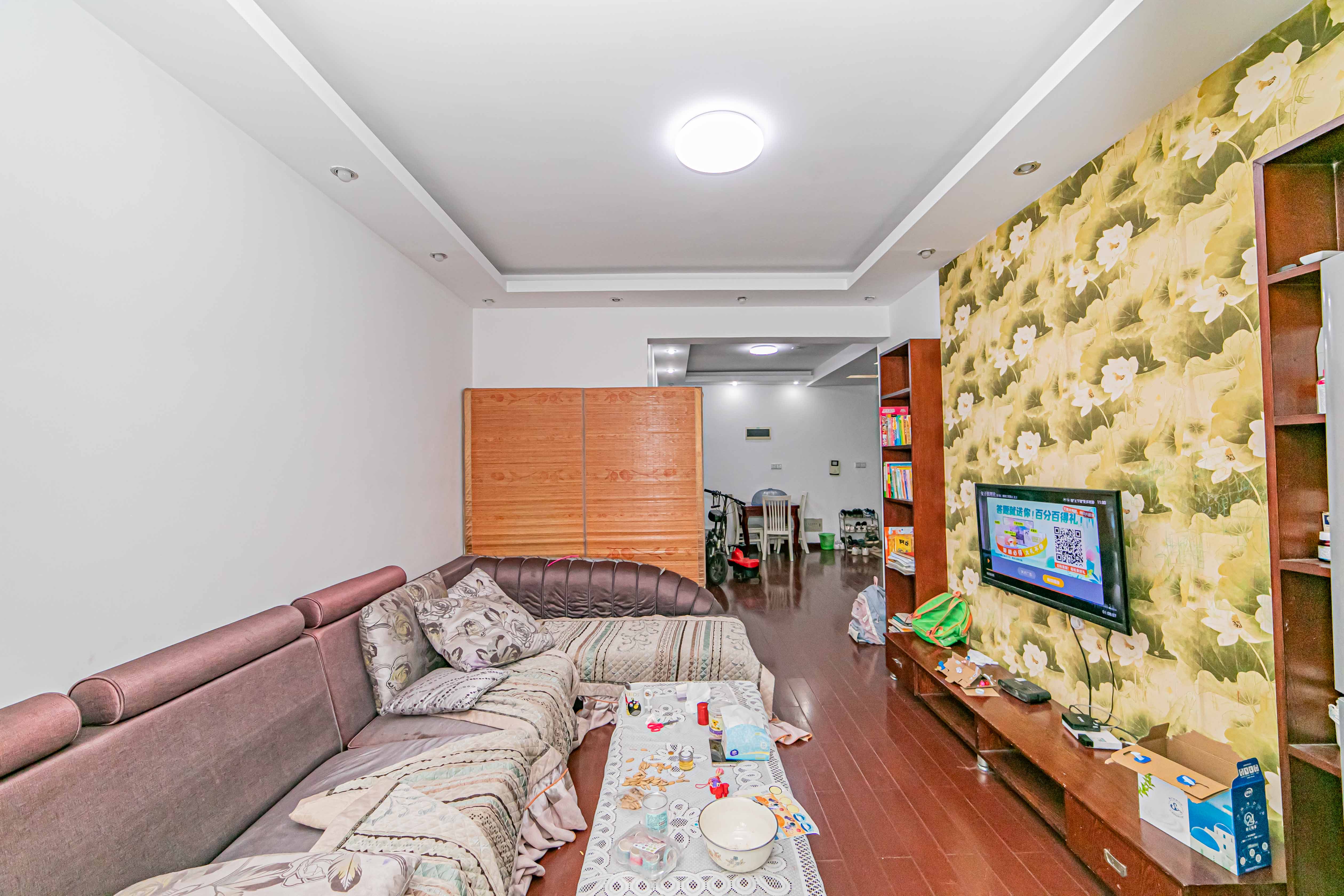 凯乐国际城  2室2厅1卫    120.0万客厅