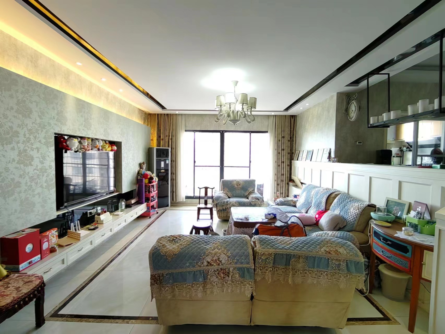 芙蓉路散盘 4室2厅2卫 80.00万 芙蓉路散盘 4室2厅2卫 80.00万客厅