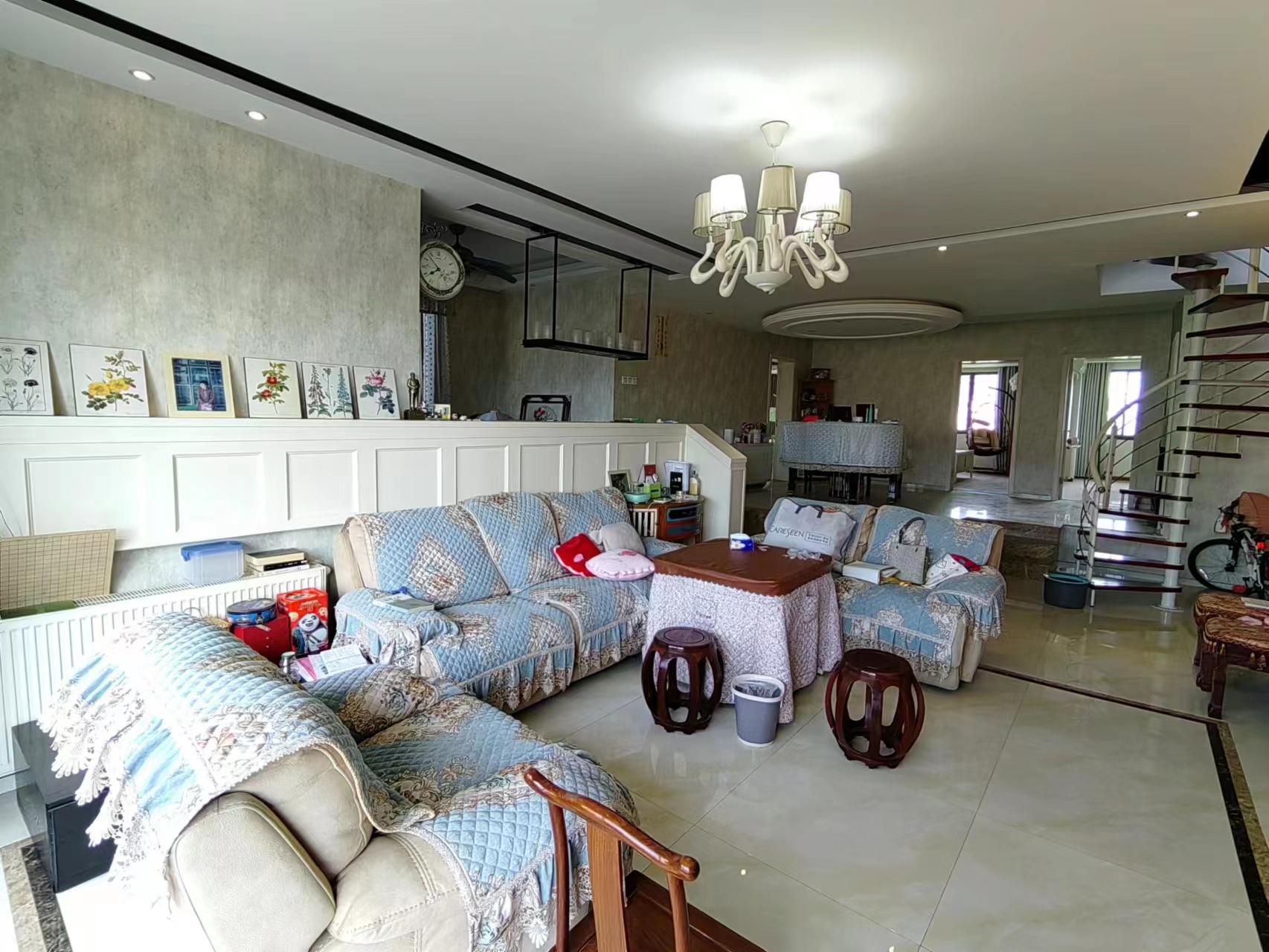 芙蓉路散盘 4室2厅2卫 80.00万 芙蓉路散盘 4室2厅2卫 80.00万客厅