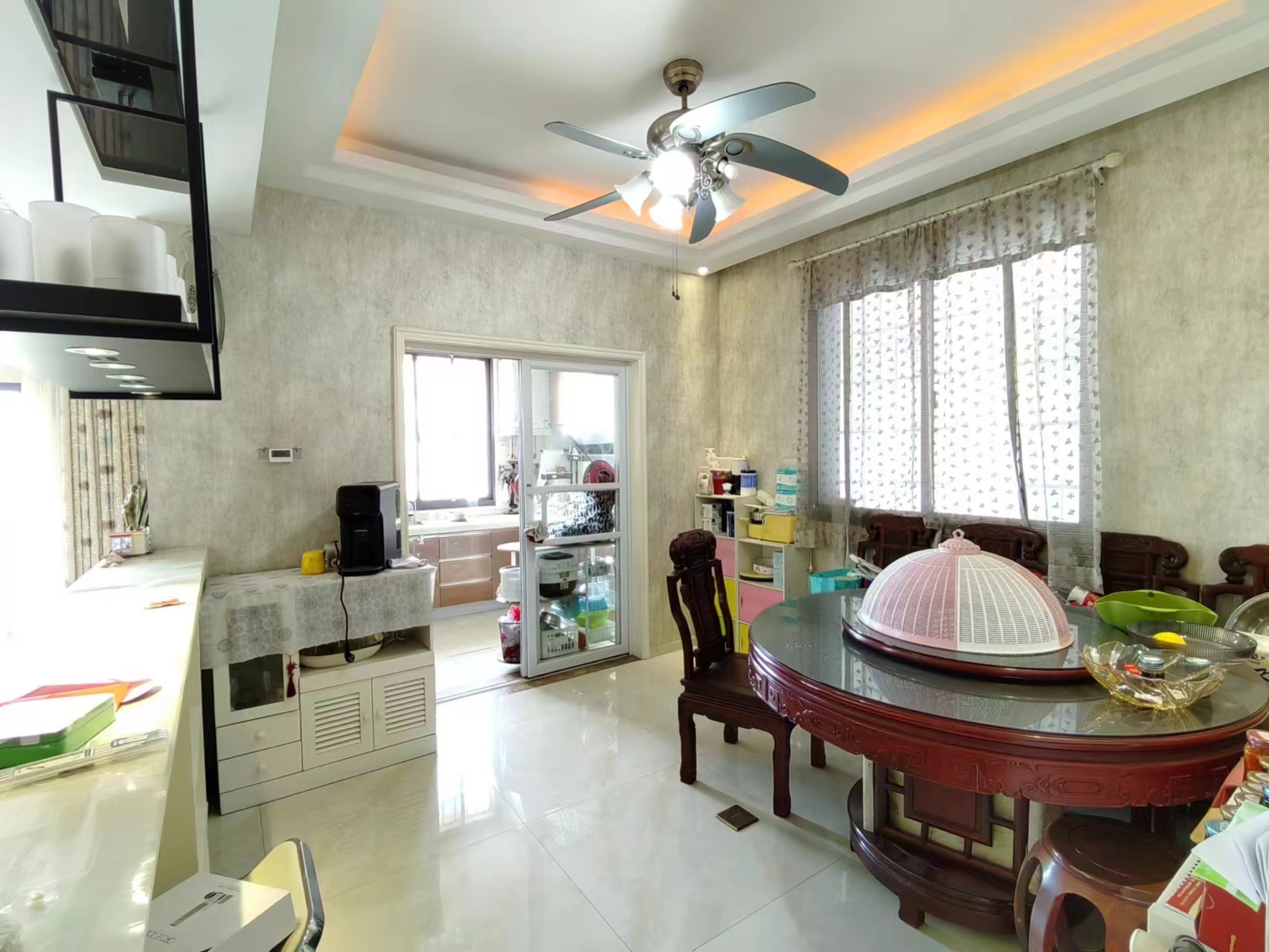 芙蓉路散盘 4室2厅2卫 80.00万 芙蓉路散盘 4室2厅2卫 80.00万客厅