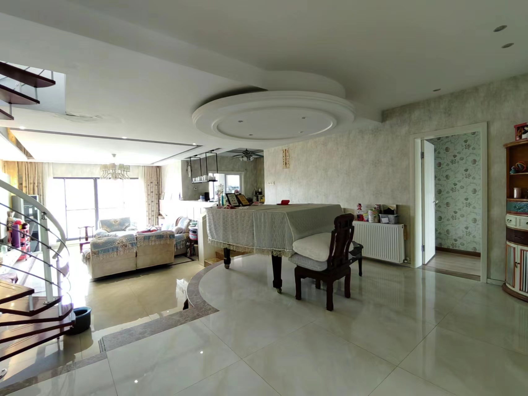 芙蓉路散盘 4室2厅2卫 80.00万 芙蓉路散盘 4室2厅2卫 80.00万客厅