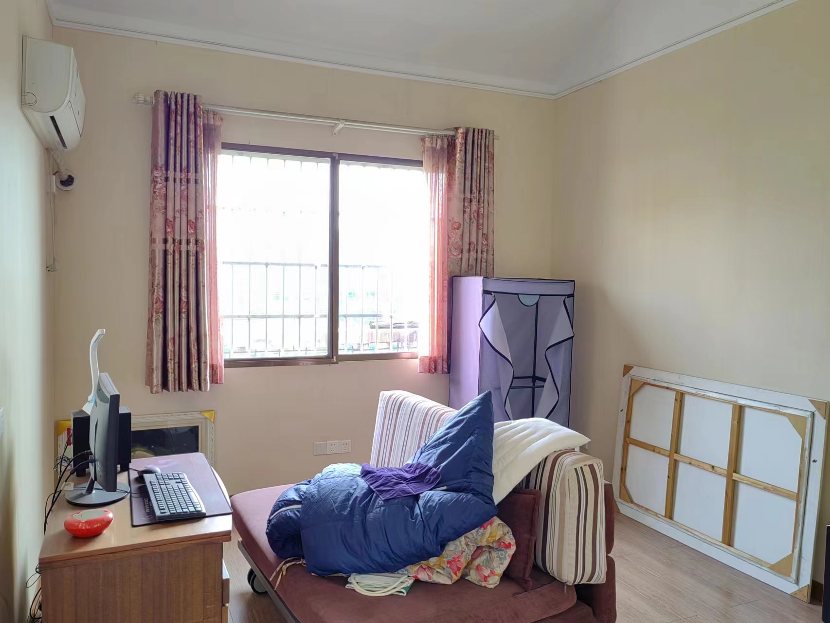 芙蓉路散盘 4室2厅2卫 80.00万 芙蓉路散盘 4室2厅2卫 80.00万客厅