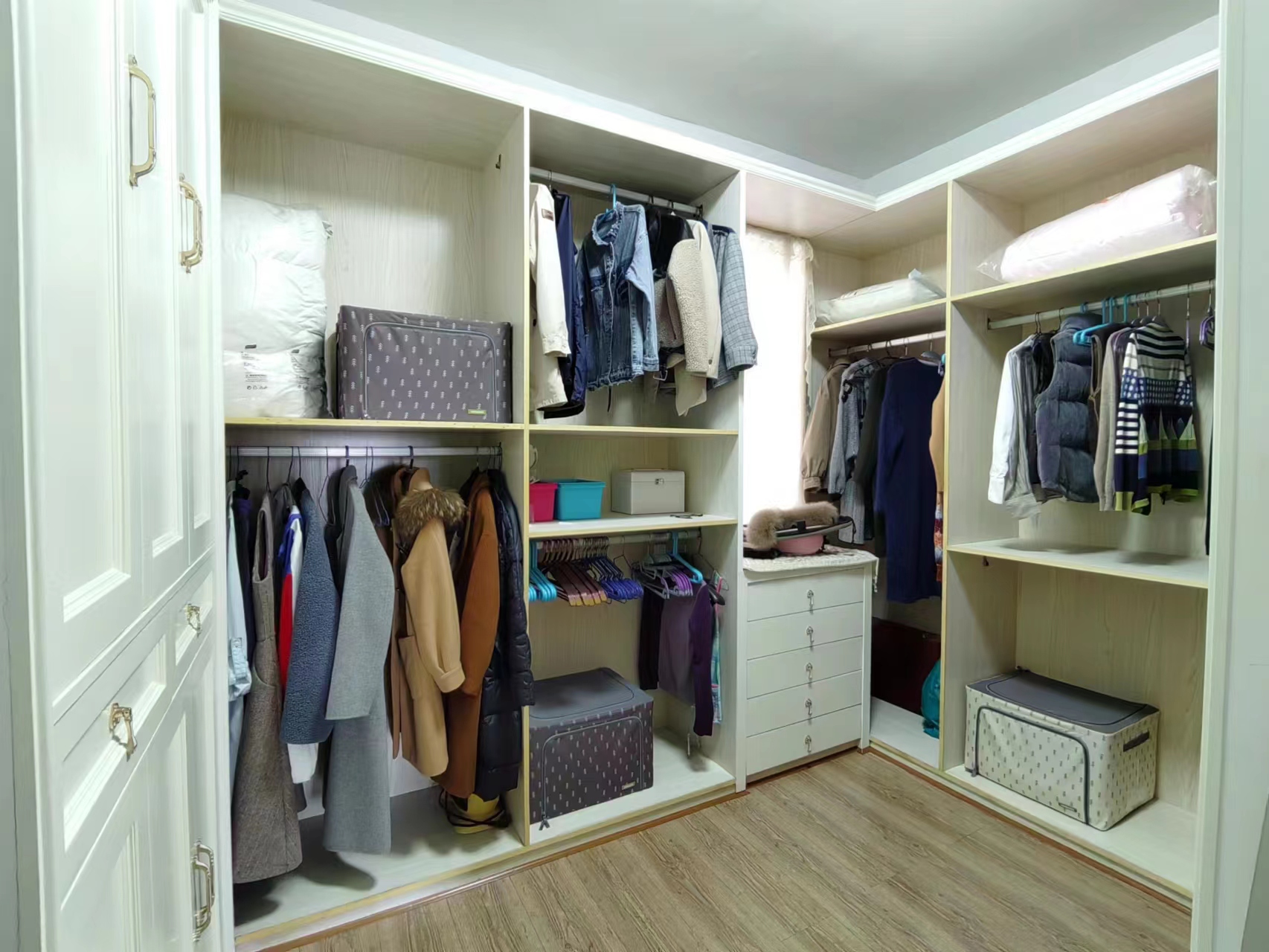 芙蓉路散盘 4室2厅2卫 80.00万 芙蓉路散盘 4室2厅2卫 80.00万客厅