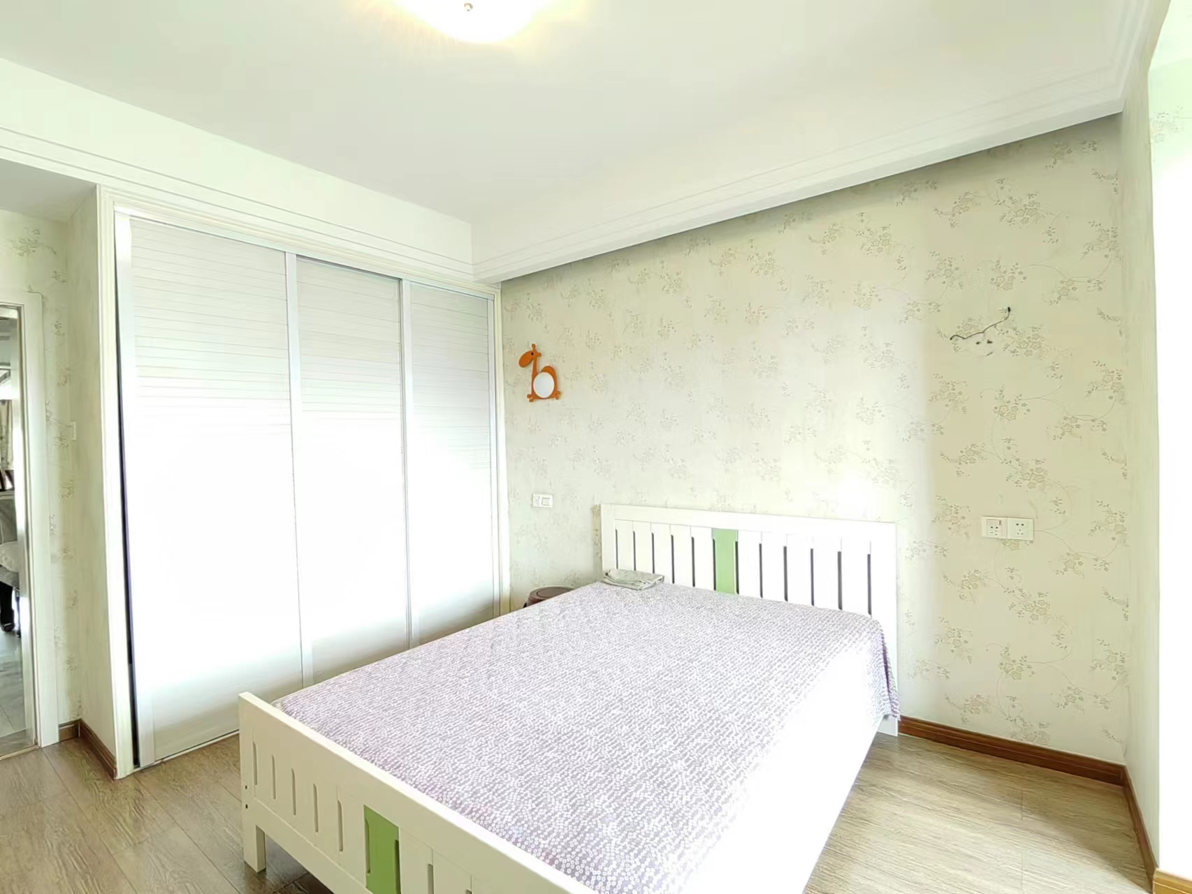 芙蓉路散盘 4室2厅2卫 80.00万 芙蓉路散盘 4室2厅2卫 80.00万客厅