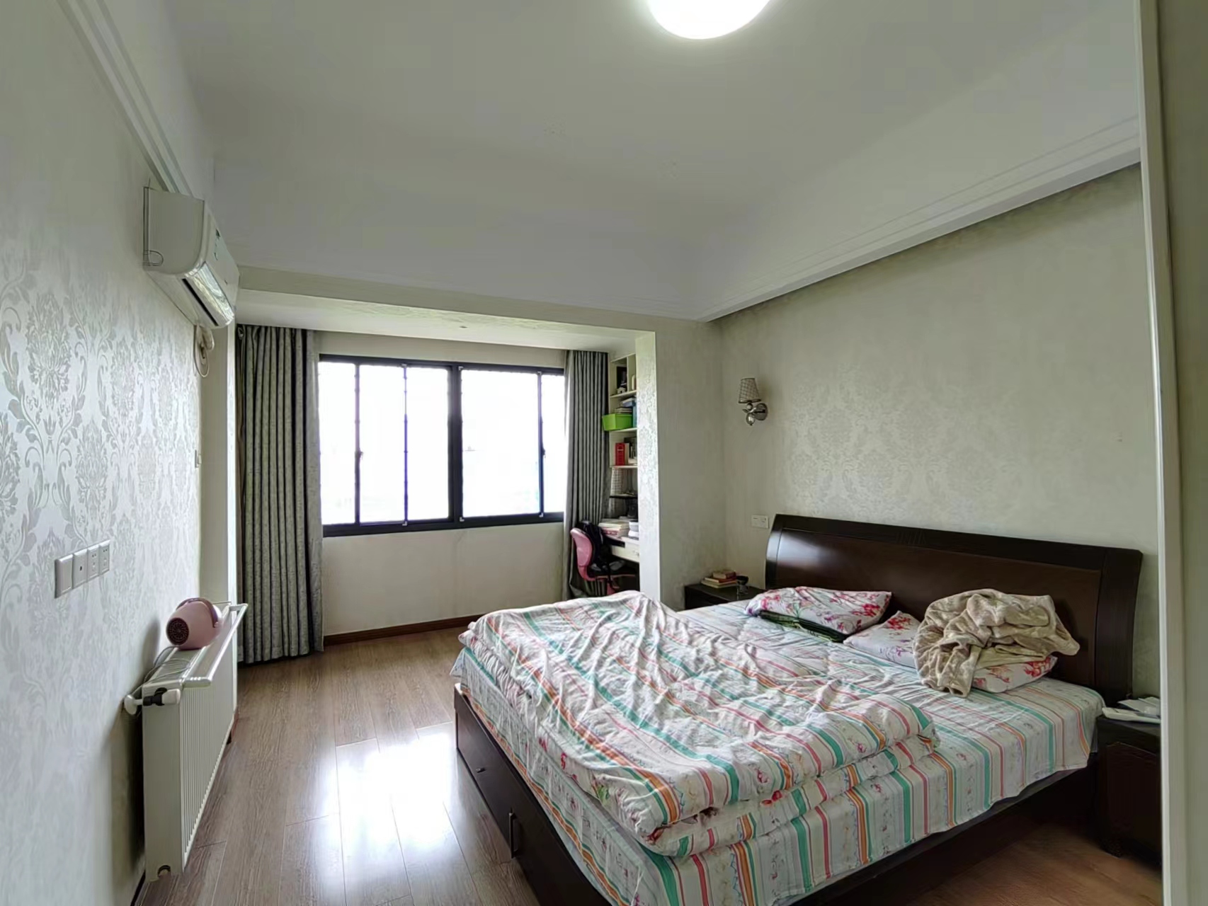 芙蓉路散盘 4室2厅2卫 80.00万 芙蓉路散盘 4室2厅2卫 80.00万客厅