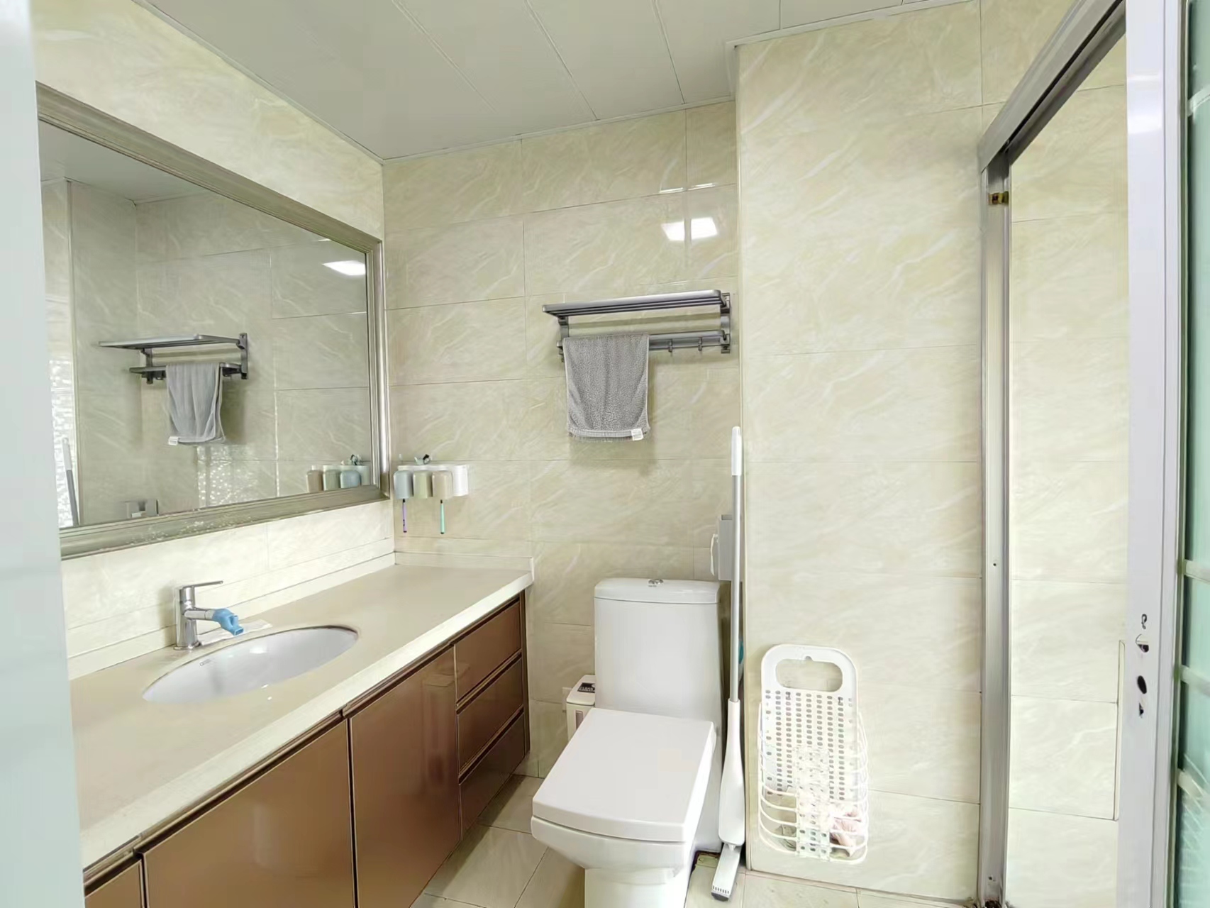 芙蓉路散盘 4室2厅2卫 80.00万 芙蓉路散盘 4室2厅2卫 80.00万客厅