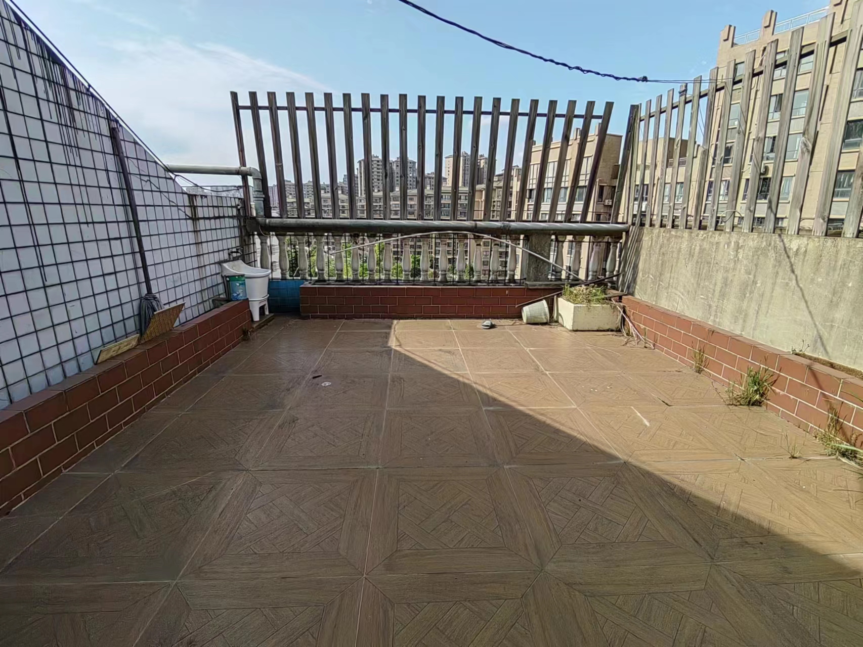 芙蓉路散盘 4室2厅2卫 80.00万 芙蓉路散盘 4室2厅2卫 80.00万客厅