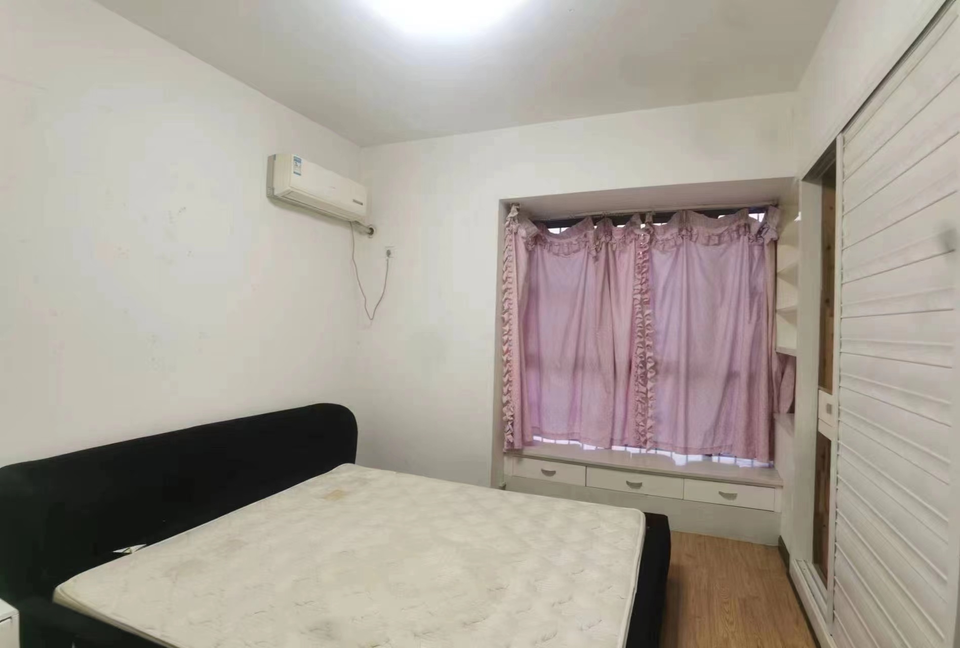 建鑫二期  2室2厅1卫   45.60万客厅
