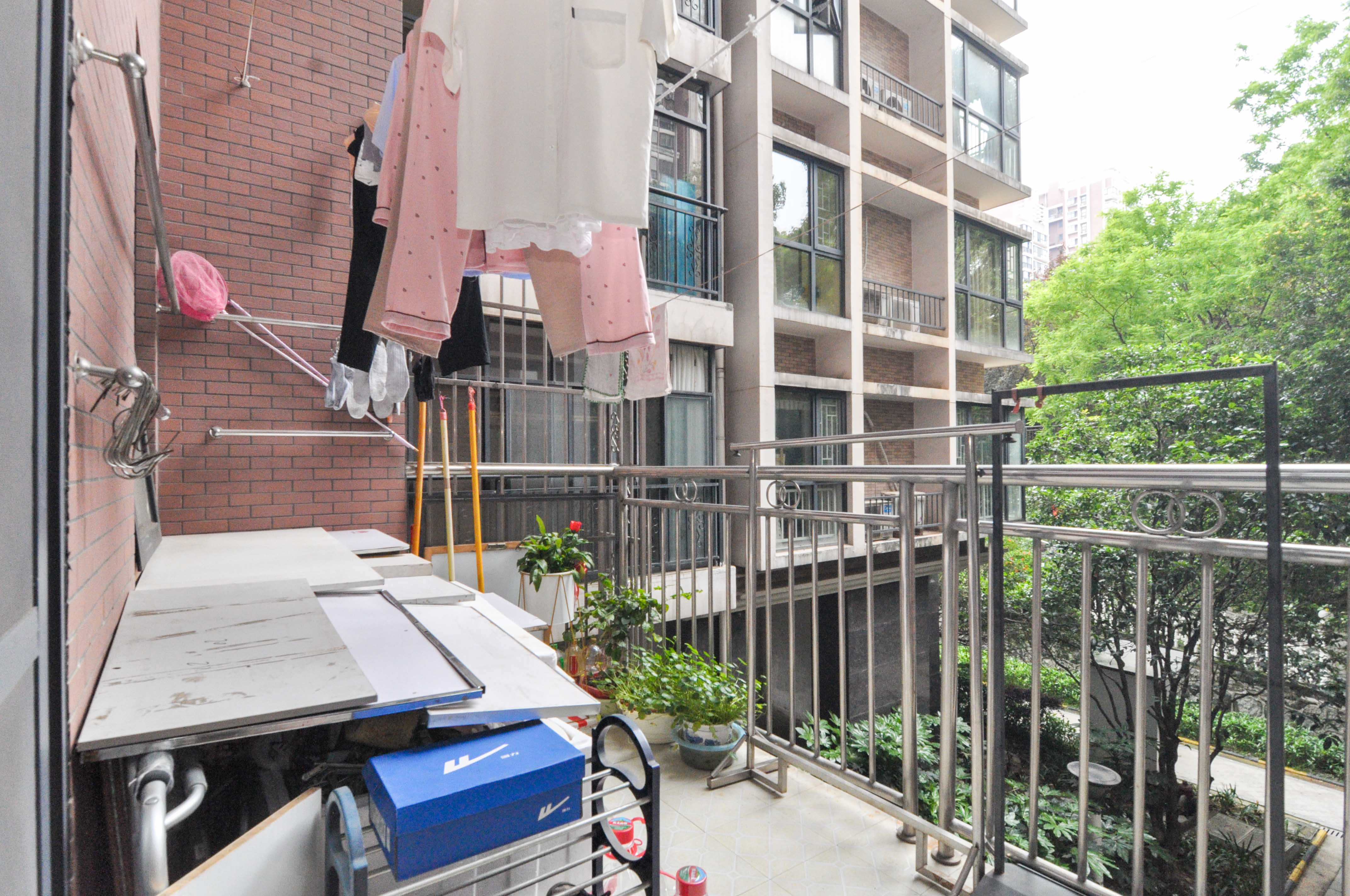 西点公园里  3室2厅2卫   148.00万其他