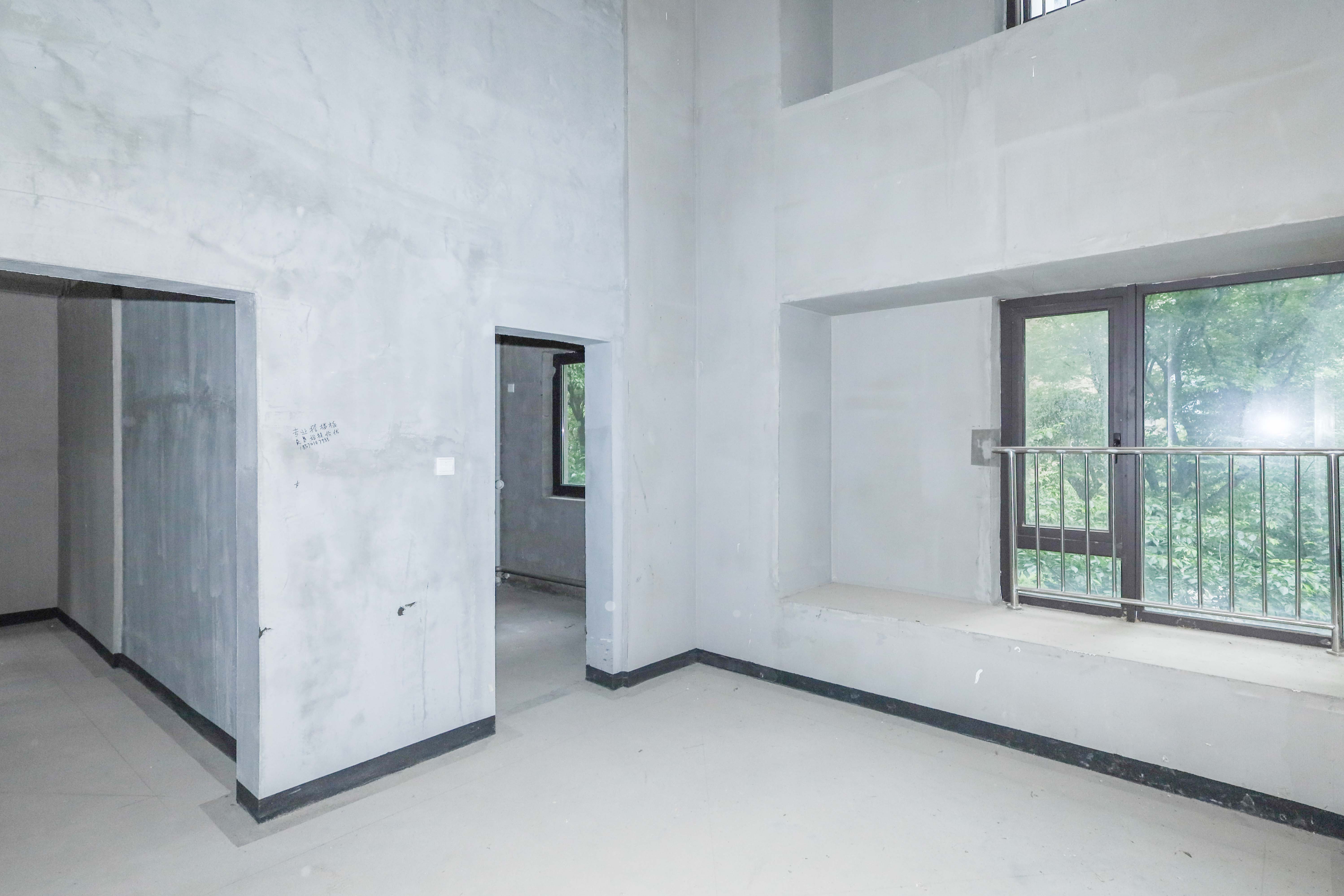 建發(fā)央著  6室2廳3衛(wèi)    285.0萬(wàn)客廳
