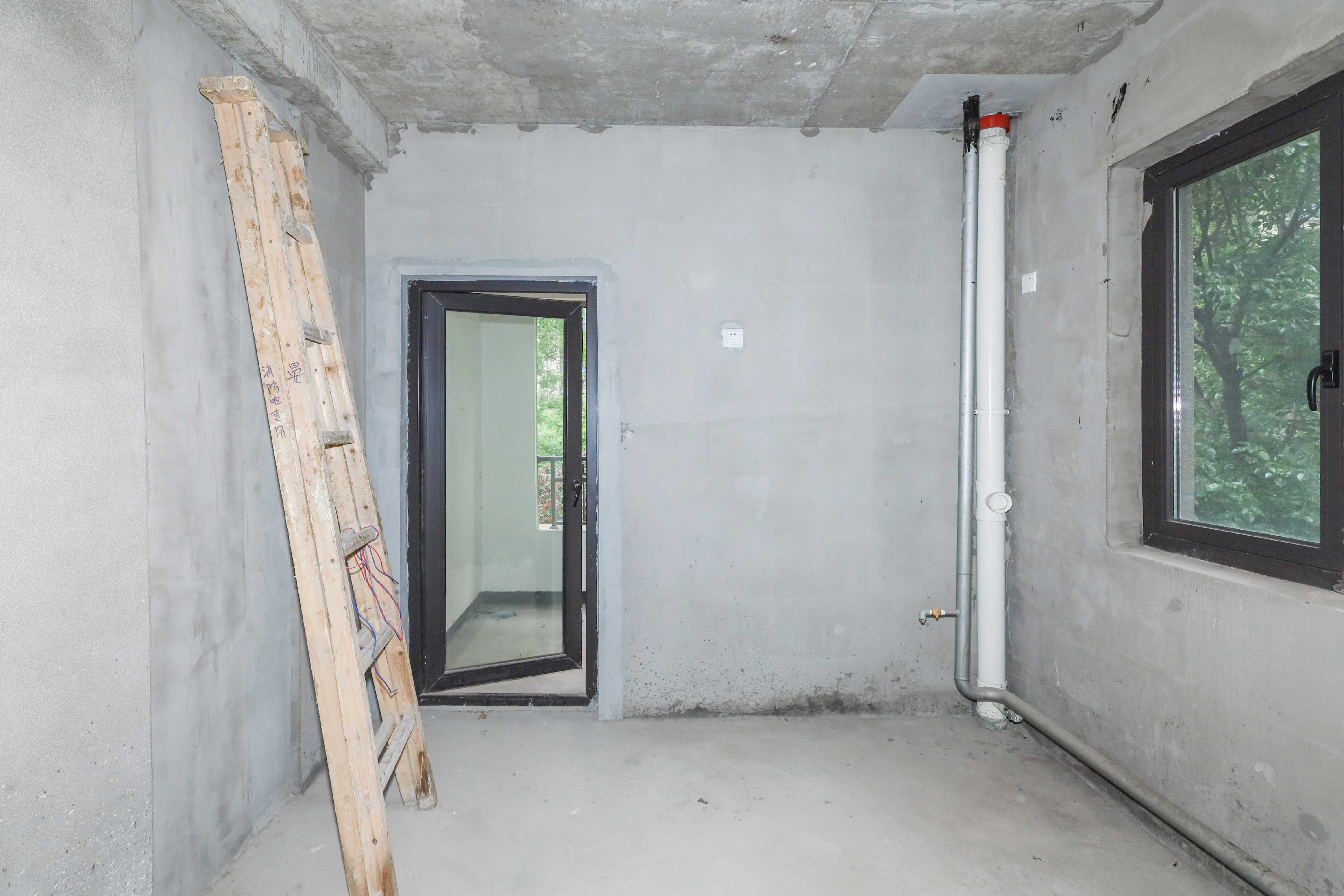 建發(fā)央著  6室2廳3衛(wèi)    285.0萬(wàn)廚房