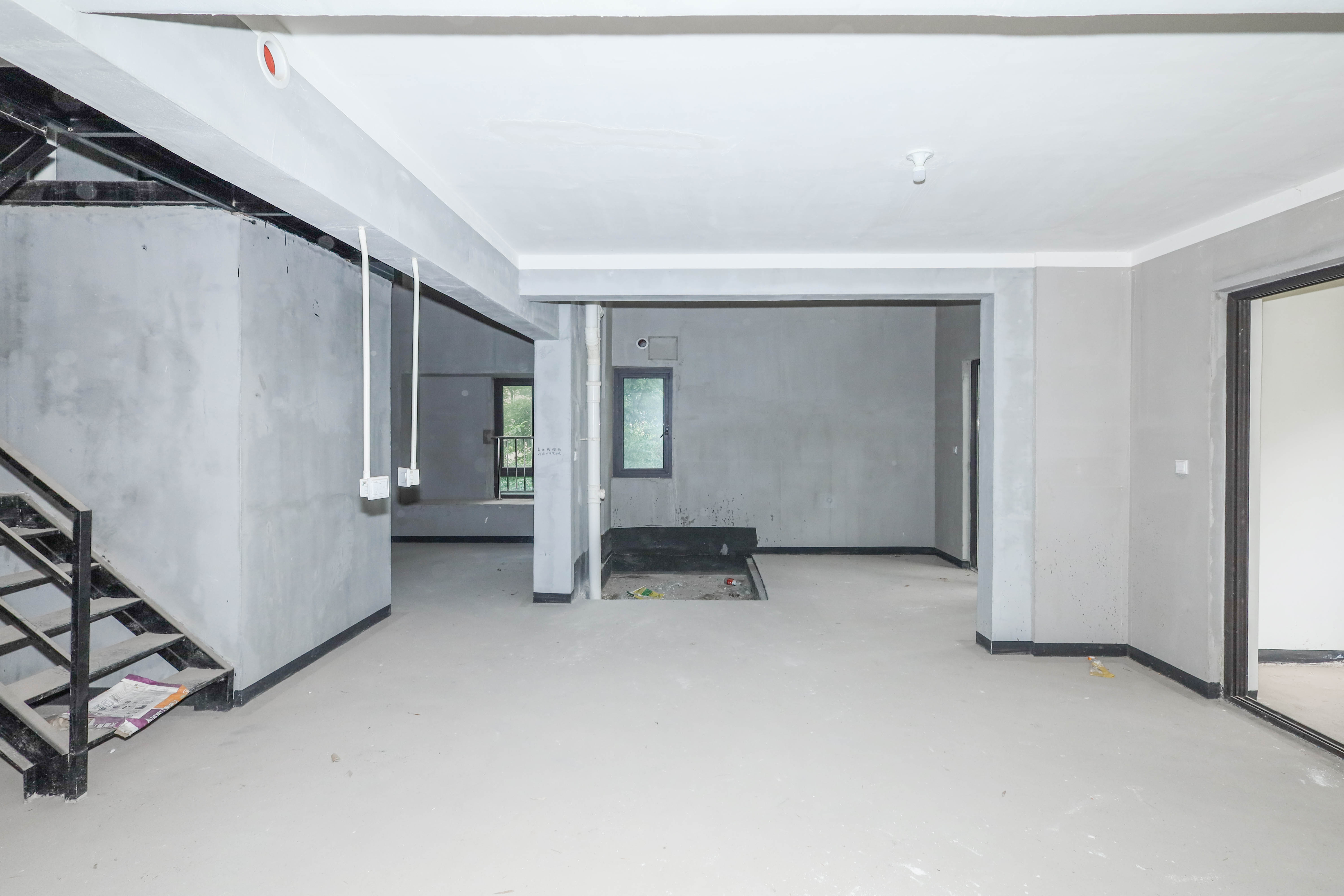建發(fā)央著  6室2廳3衛(wèi)    285.0萬(wàn)客廳
