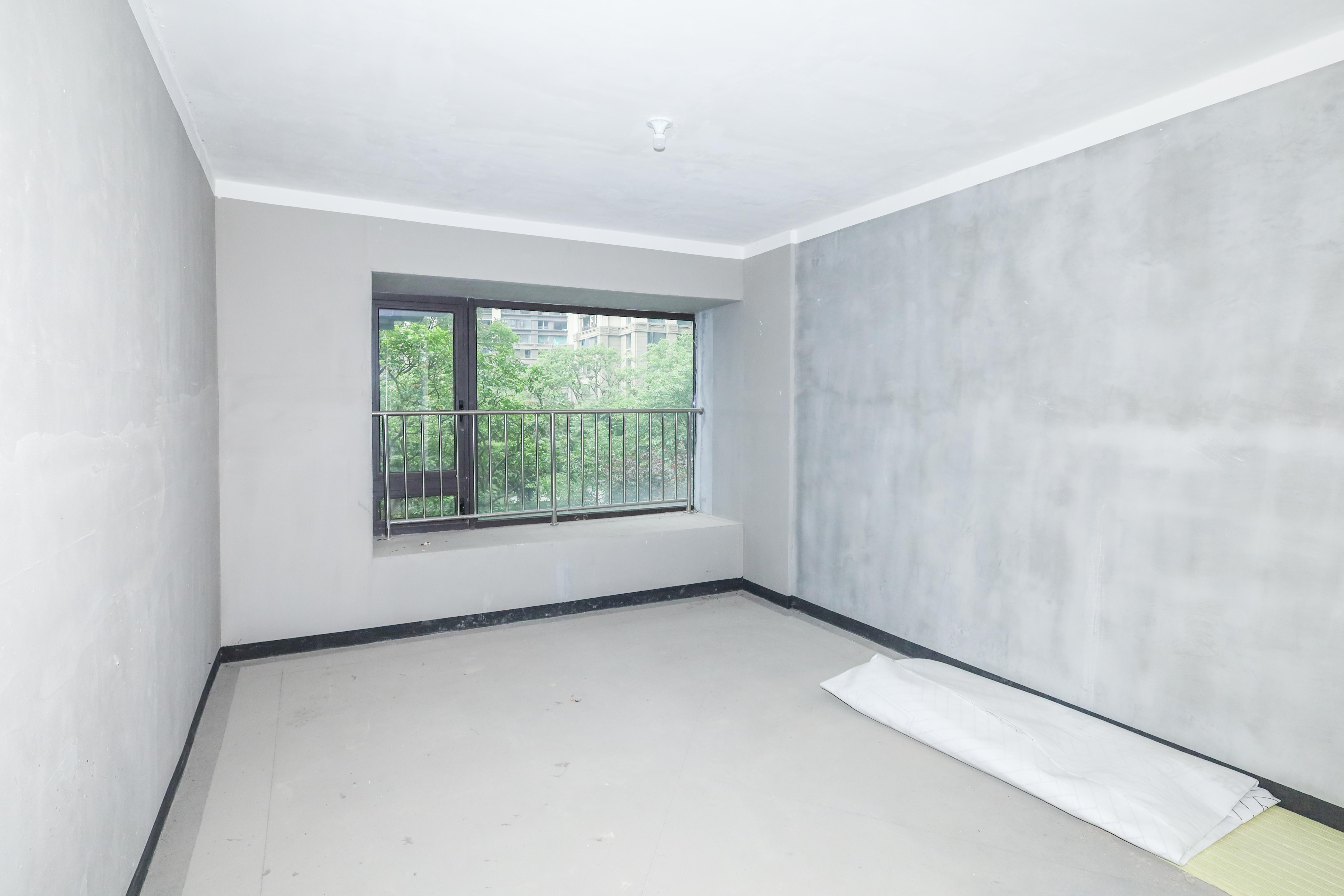 建發(fā)央著  6室2廳3衛(wèi)    285.0萬(wàn)臥室