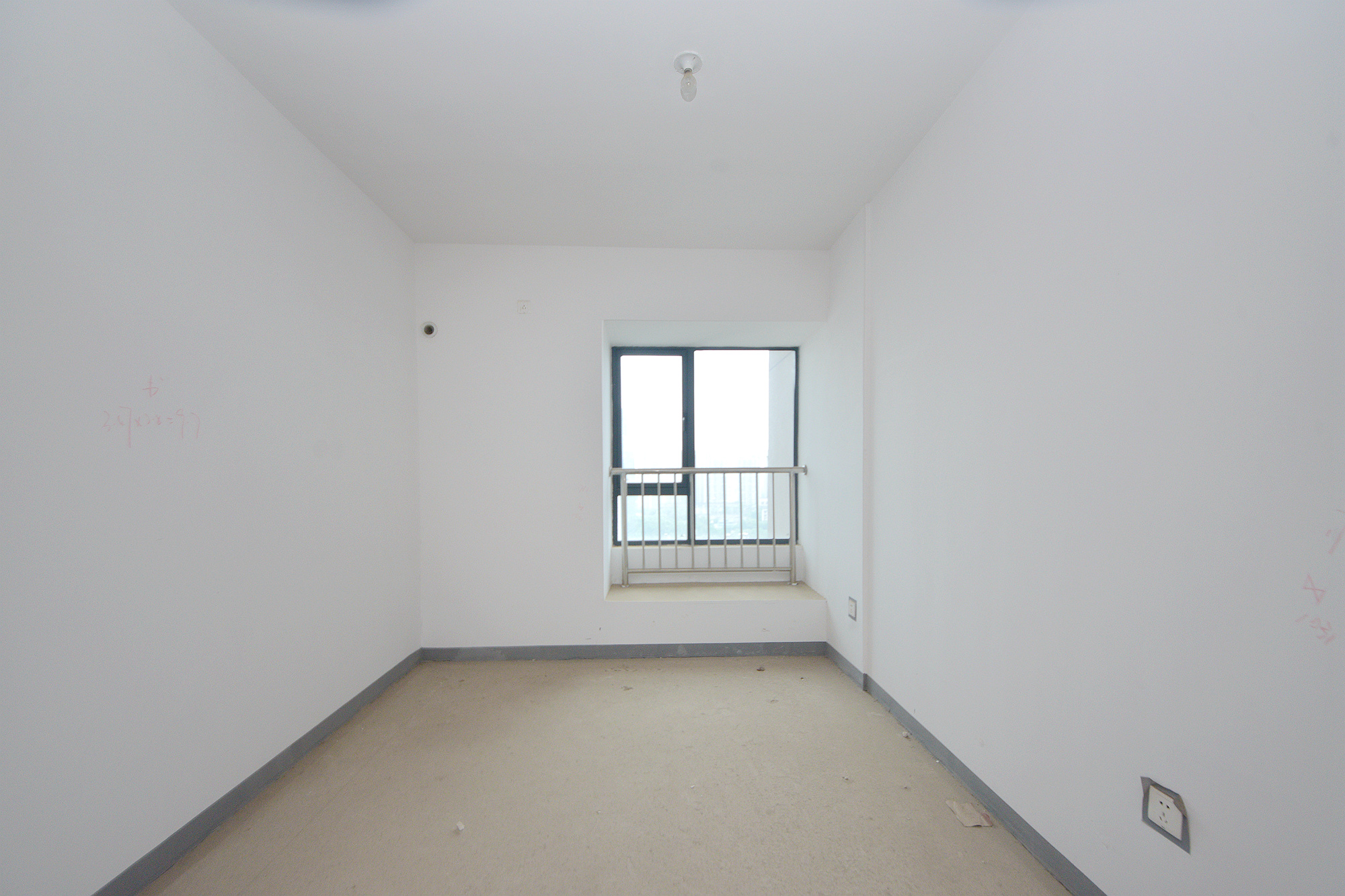 建发中央悦府  4室2厅2卫   235.00万客厅