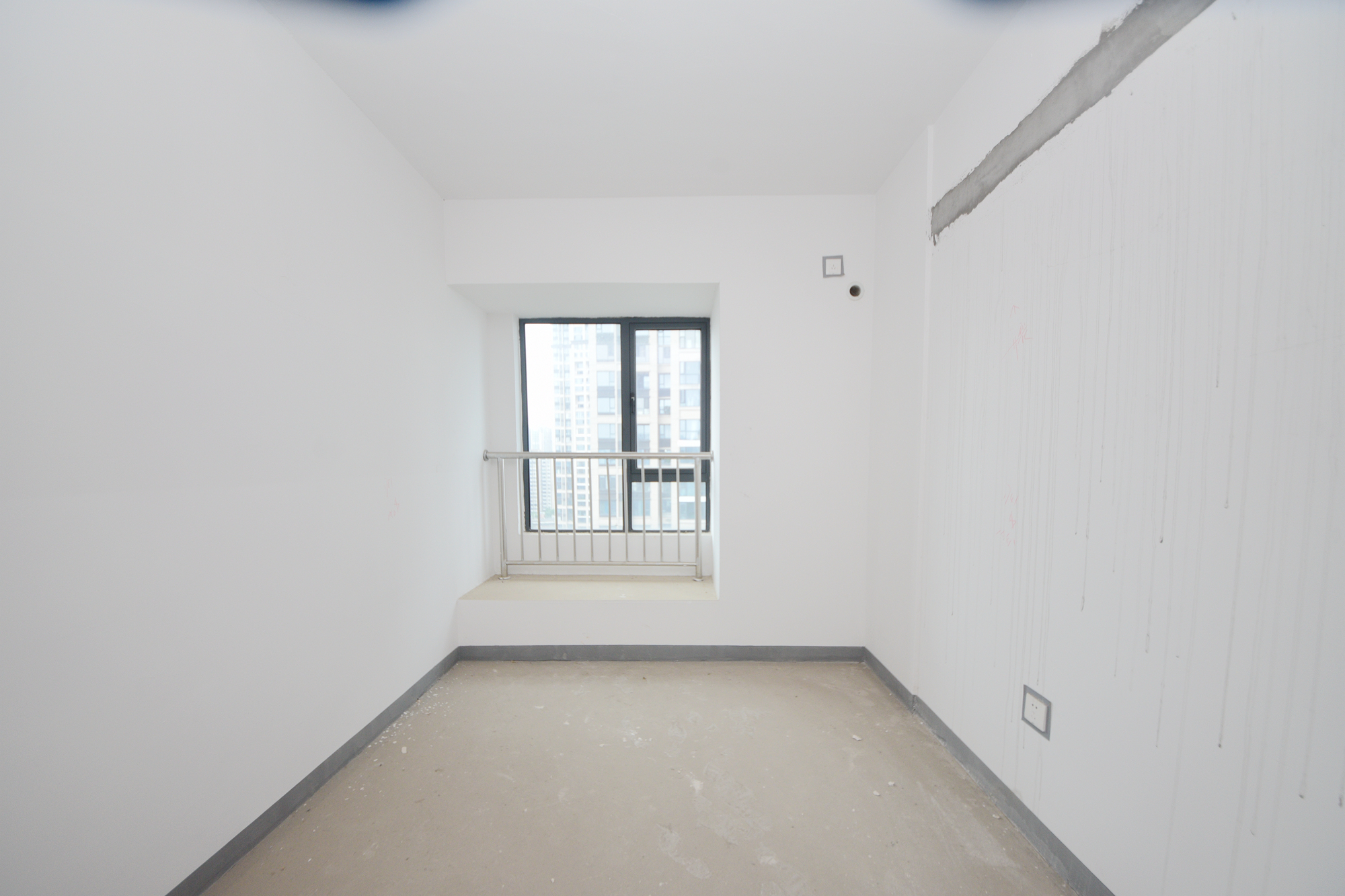 建发中央悦府  4室2厅2卫   235.00万卧室