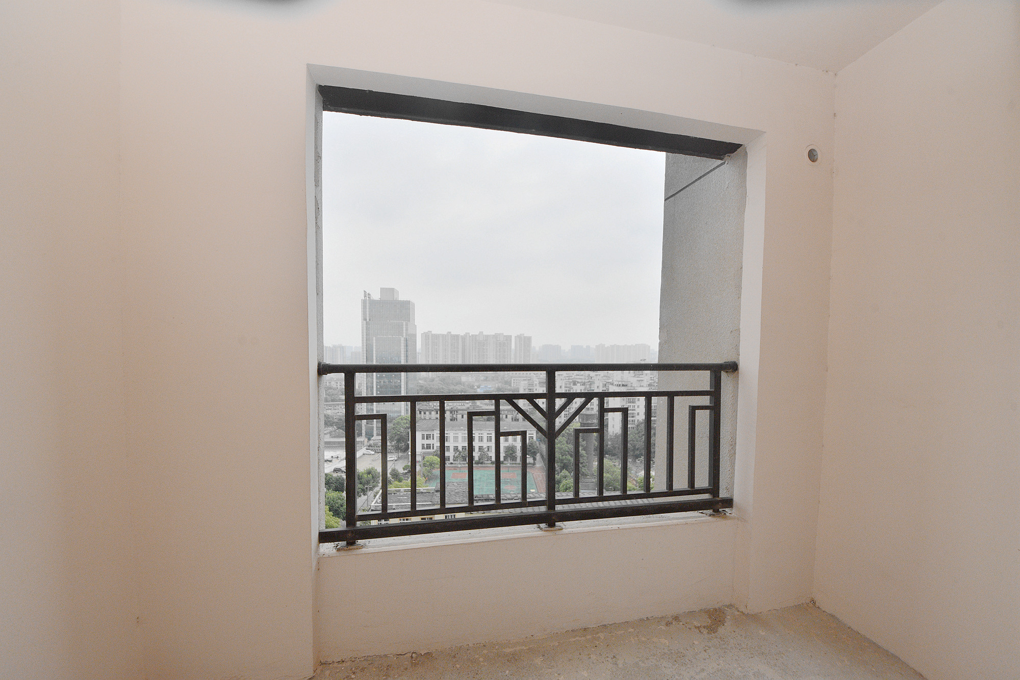 建发中央悦府  4室2厅2卫   235.00万阳台